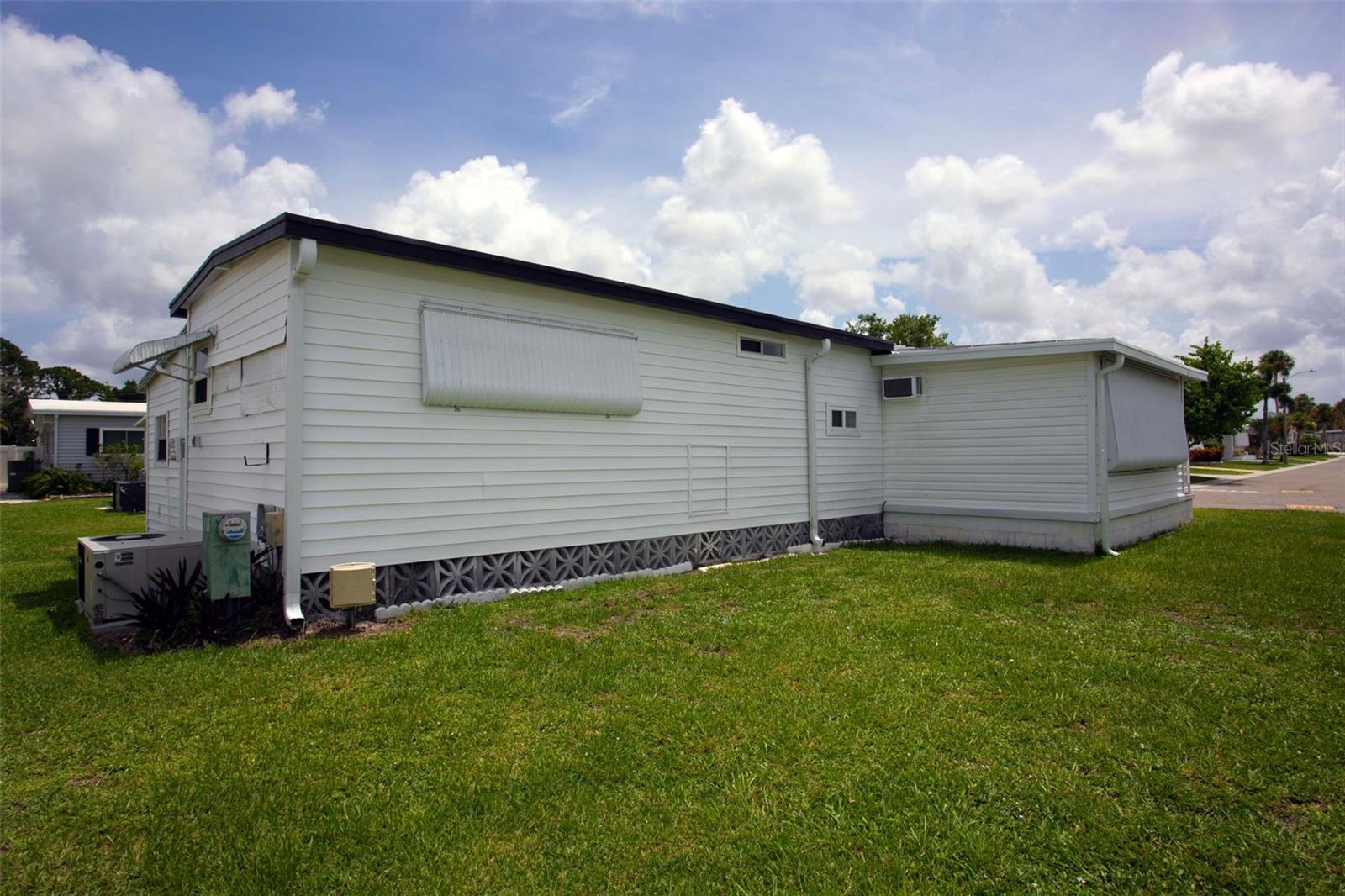 5690 FORSYTHIA RD — photo 25