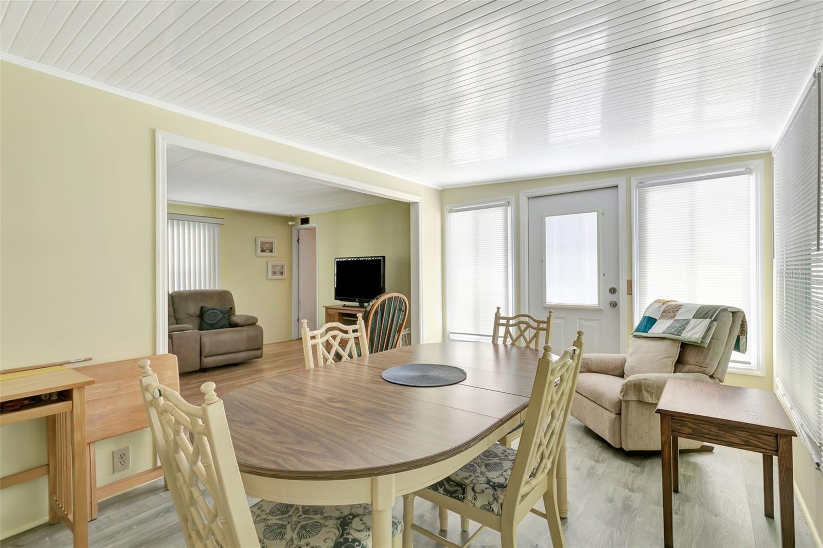 5690 FORSYTHIA RD — photo 14