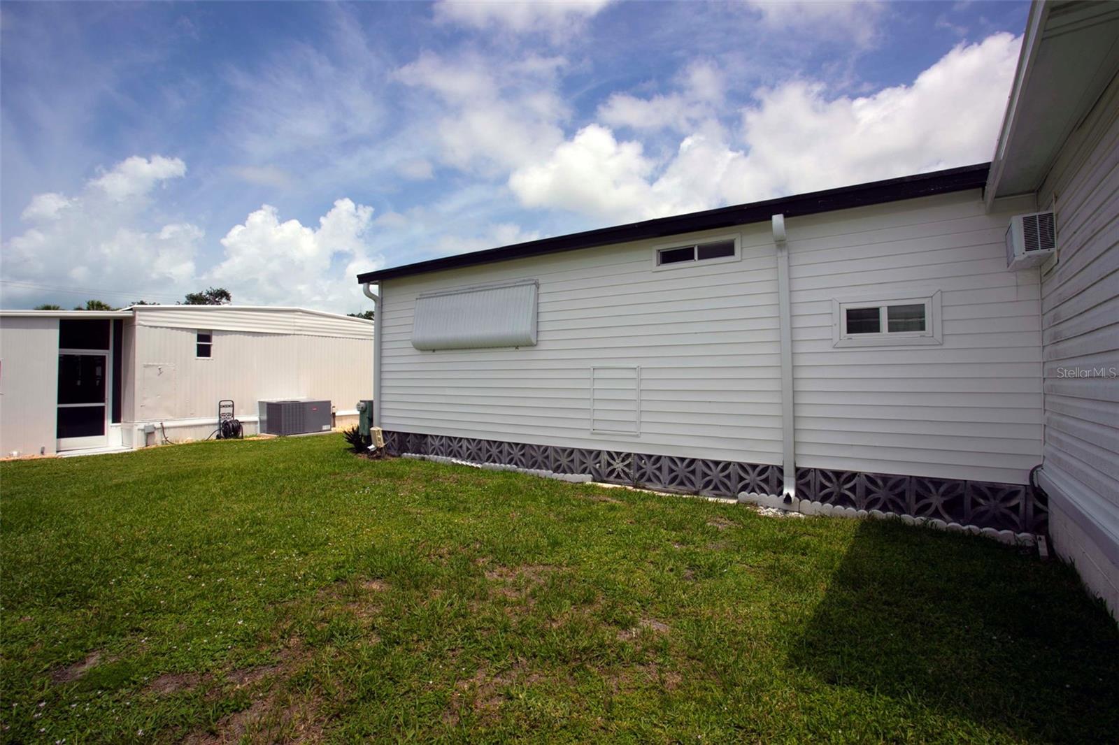 5690 FORSYTHIA RD — photo 24
