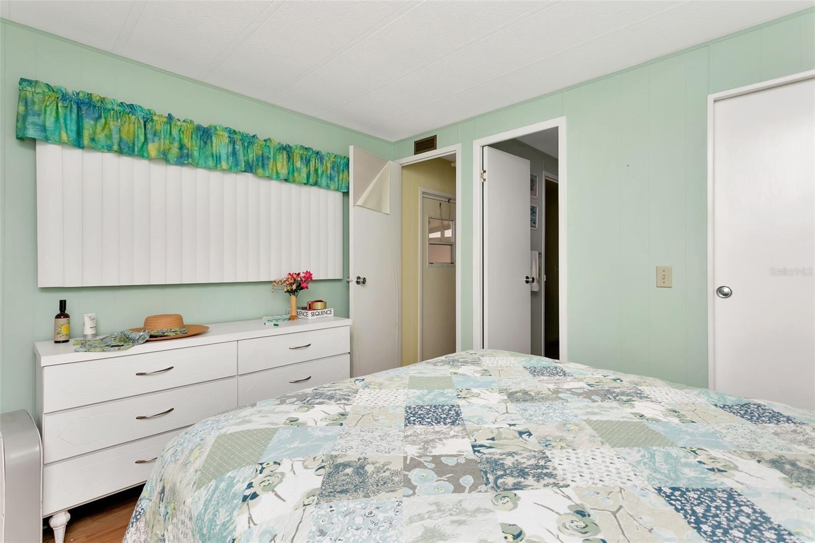 5690 FORSYTHIA RD — photo 17