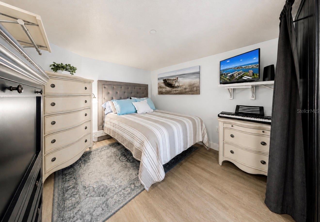 690 ISLAND WAY #501 — photo 41