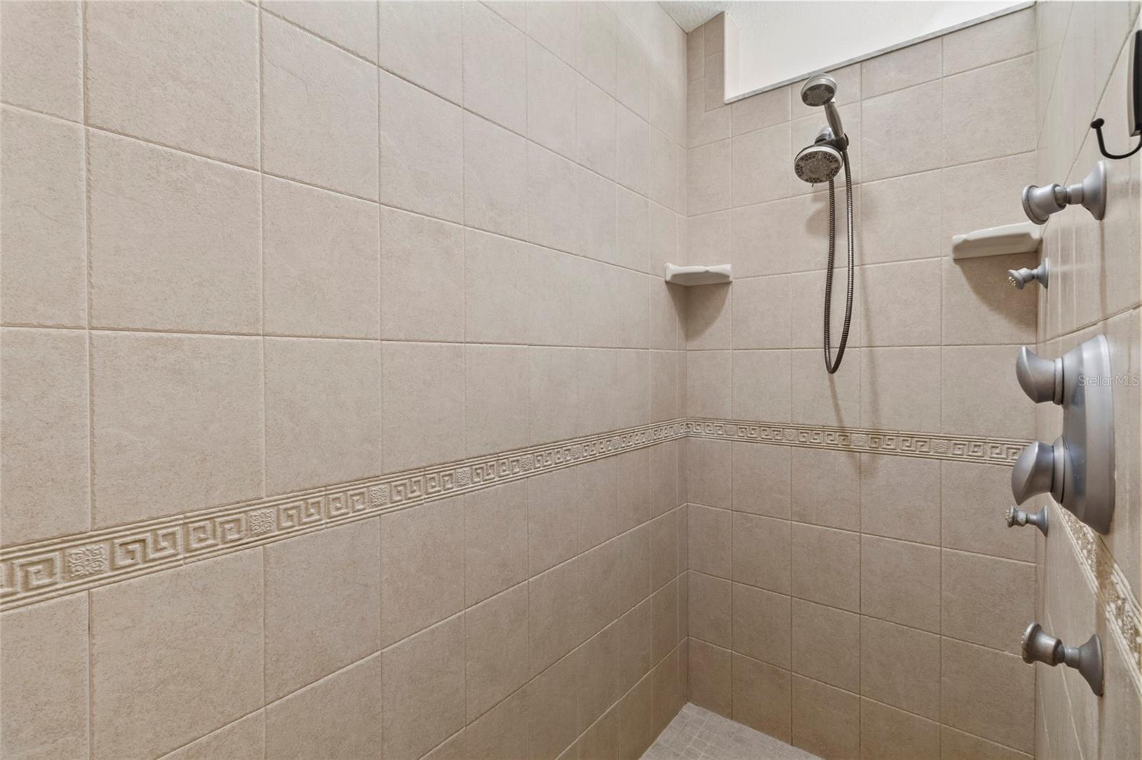 55 VELMA DR W — photo 24