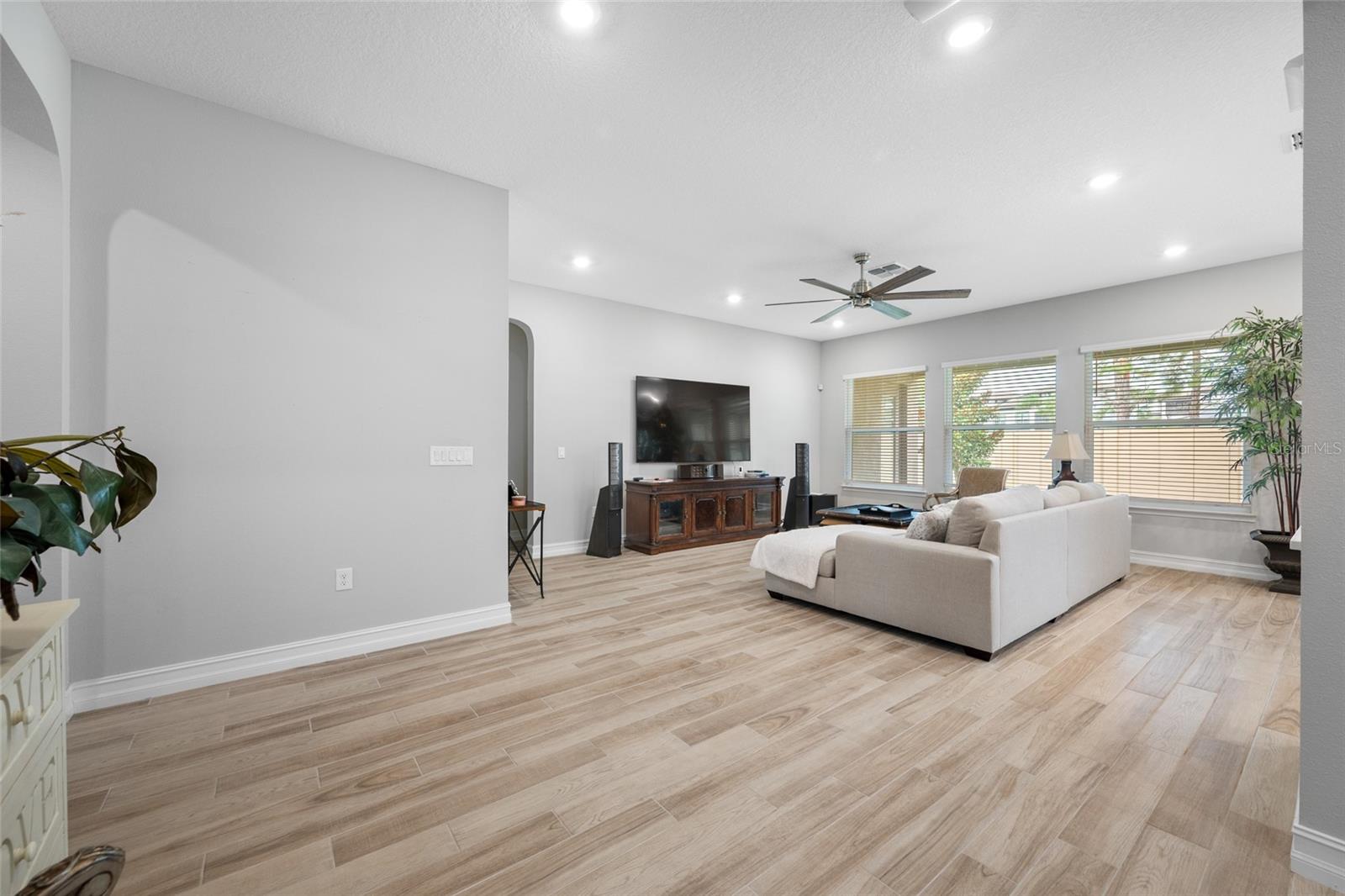 18308 LEAFMORE ST — photo 17