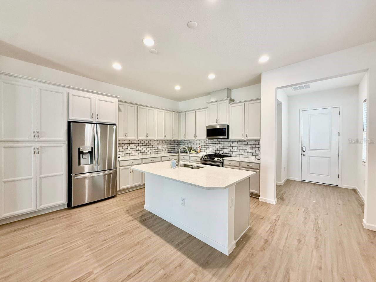 827 WINTERSIDE DR — photo 8