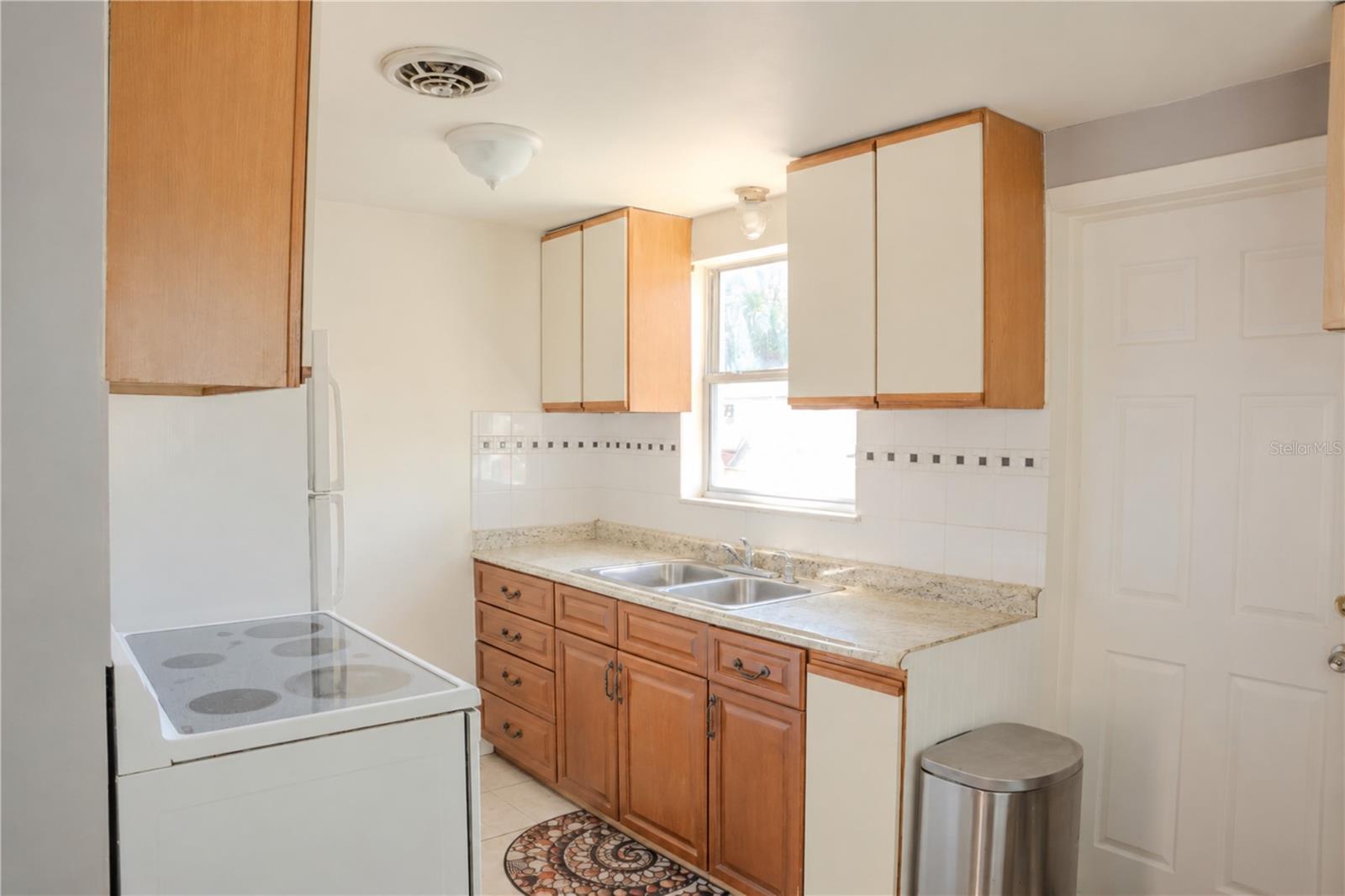 636 DOGWOOD CT — photo 3