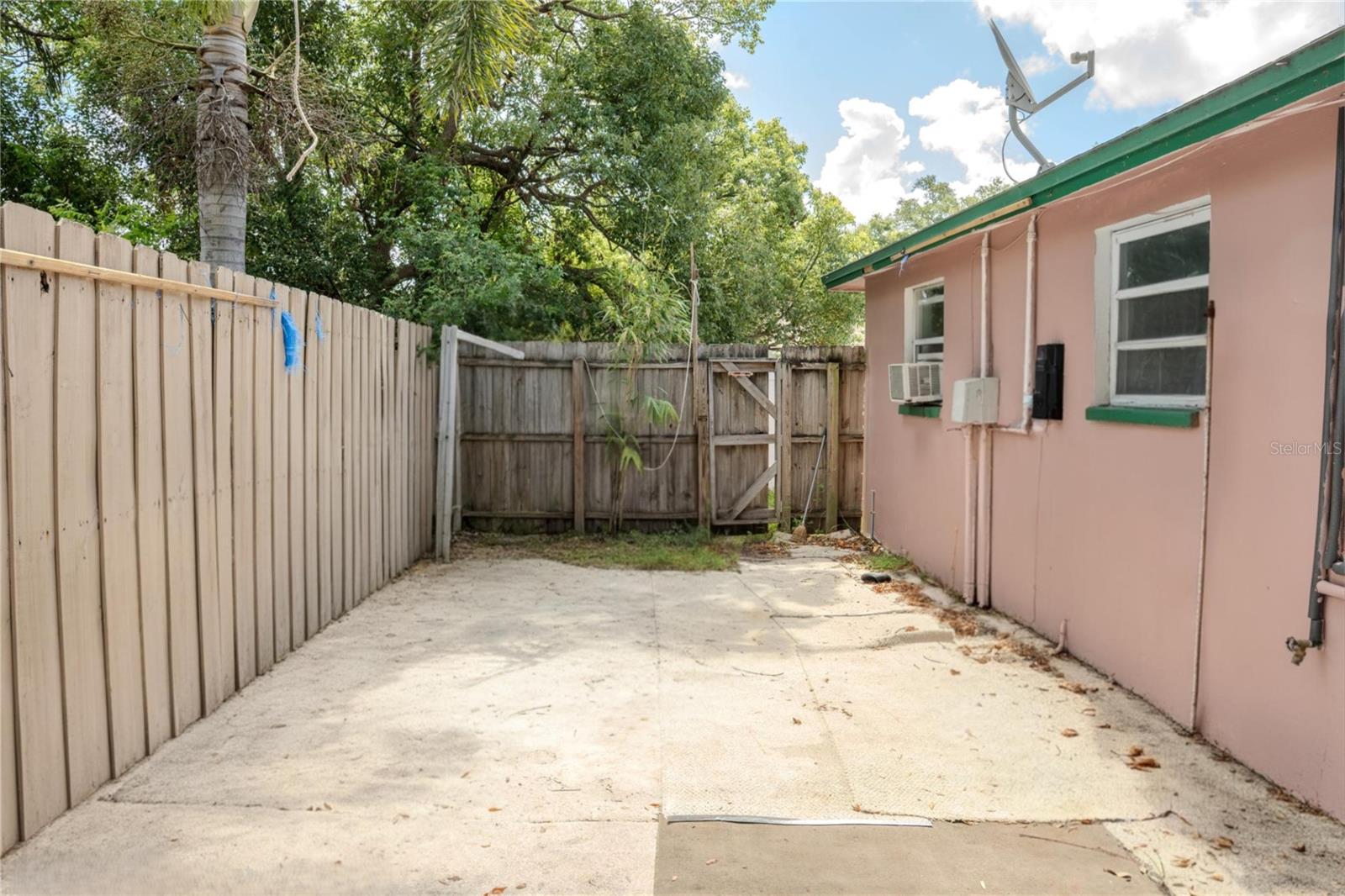 636 DOGWOOD CT — photo 14