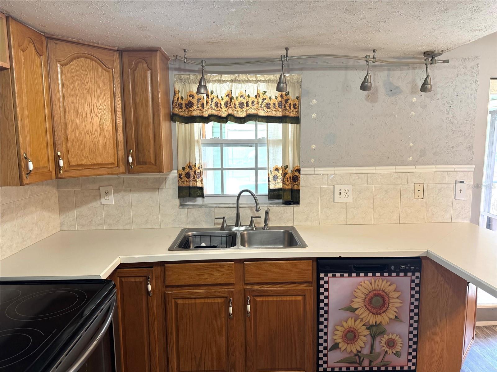 1312 N TAYLOR RD — photo 9