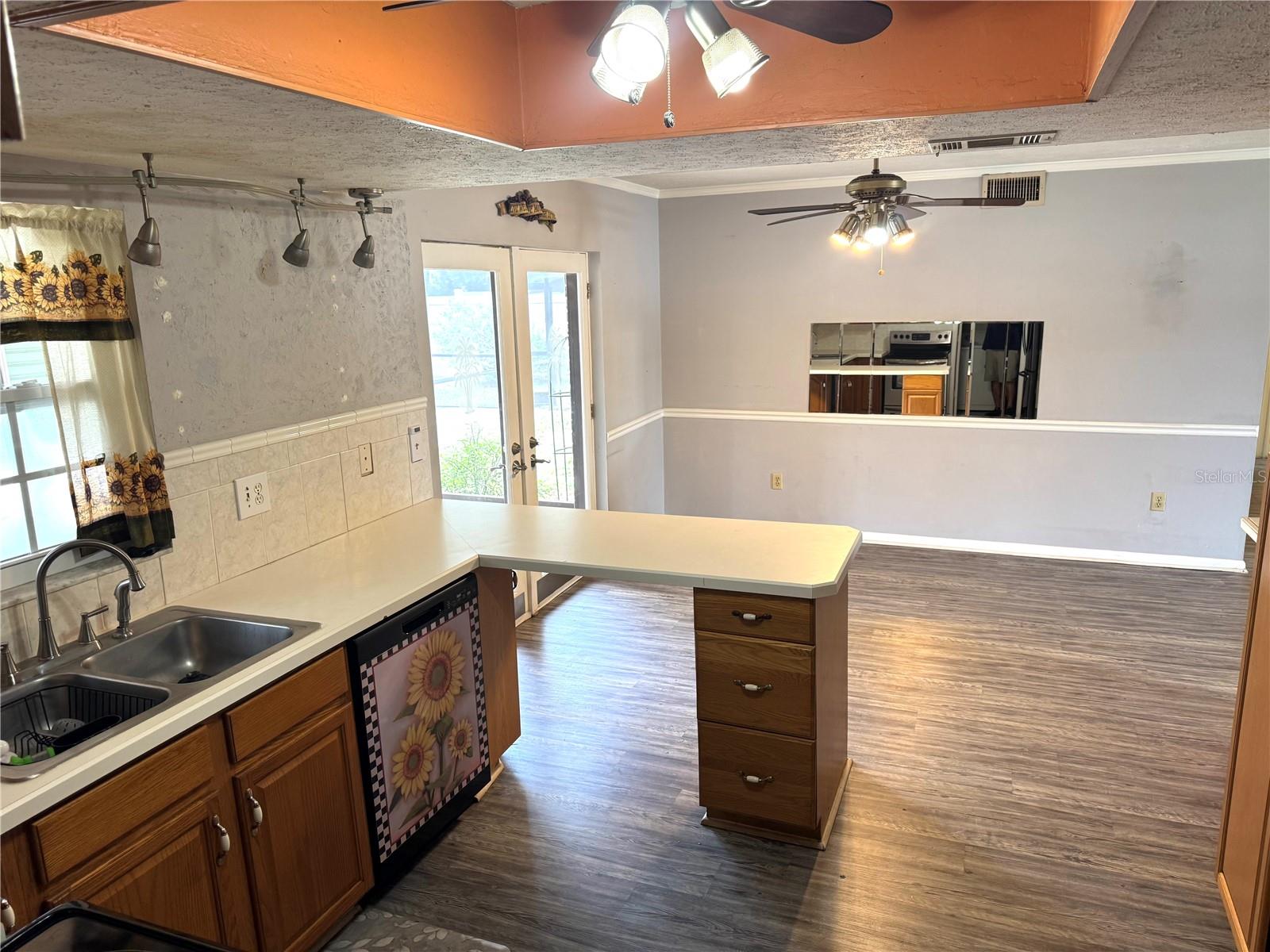 1312 N TAYLOR RD — photo 8