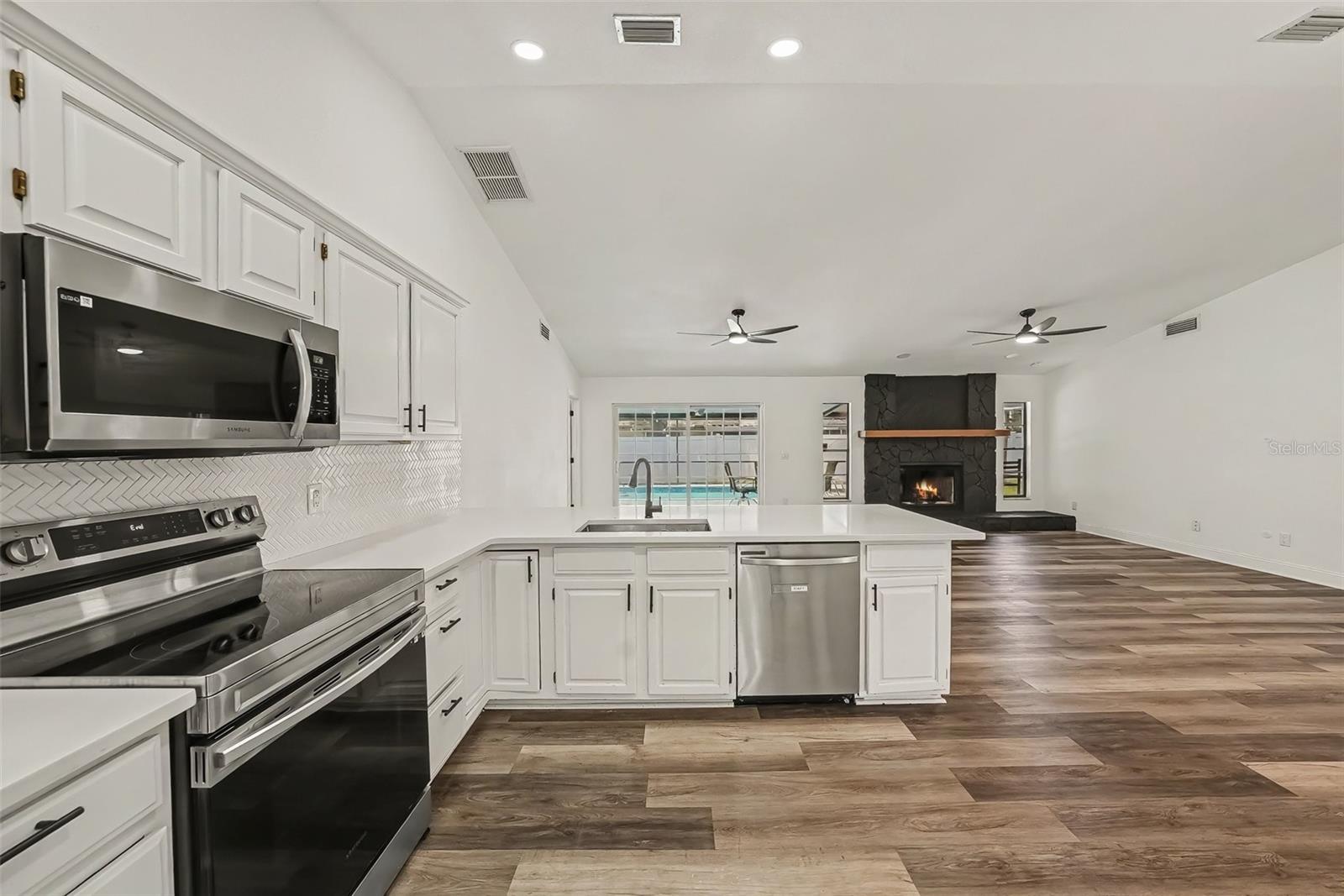4715 KEMBLE CT — photo 8