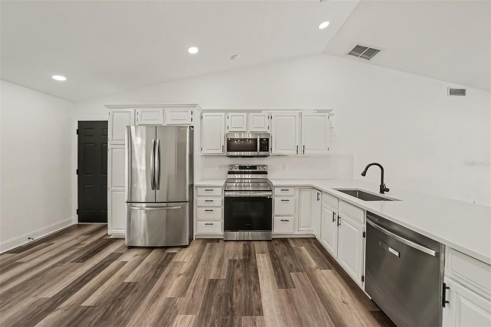 4715 KEMBLE CT — photo 10