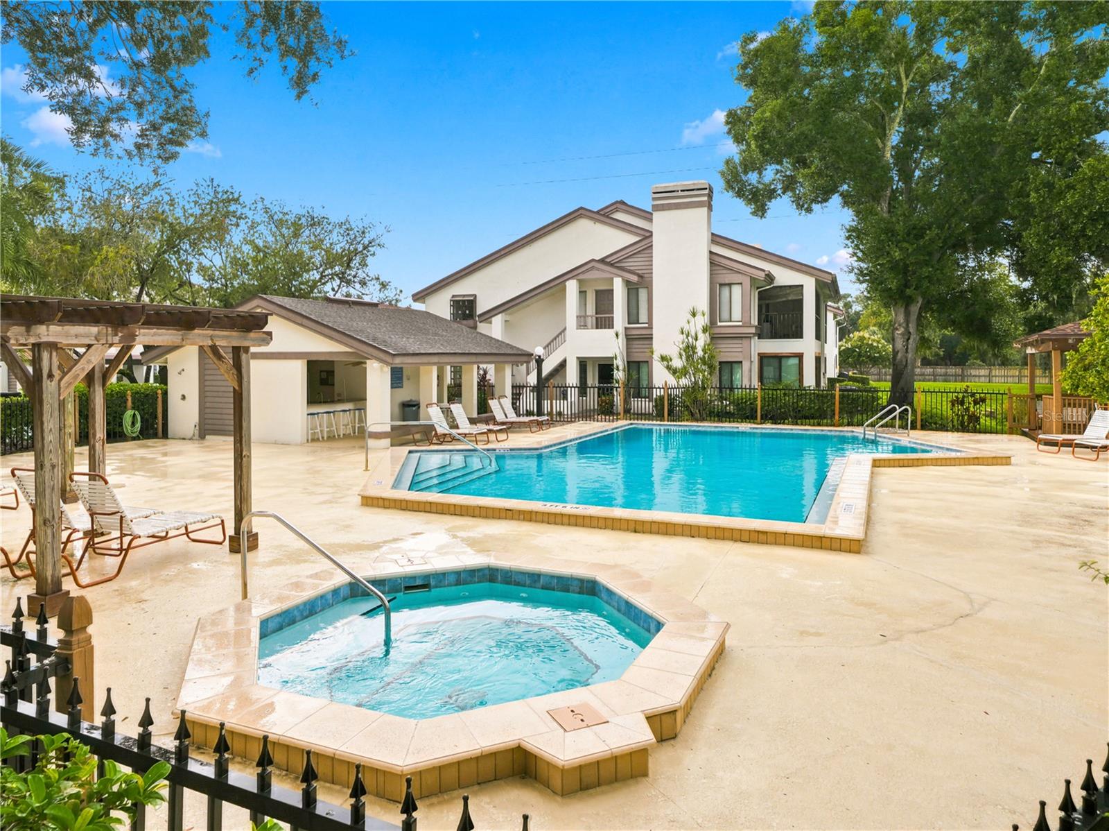 1816 LAKE CYPRESS DR #1816 — photo 40