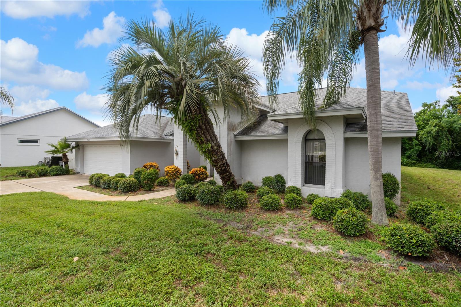 3225 GLENWOOD CIR — photo 2
