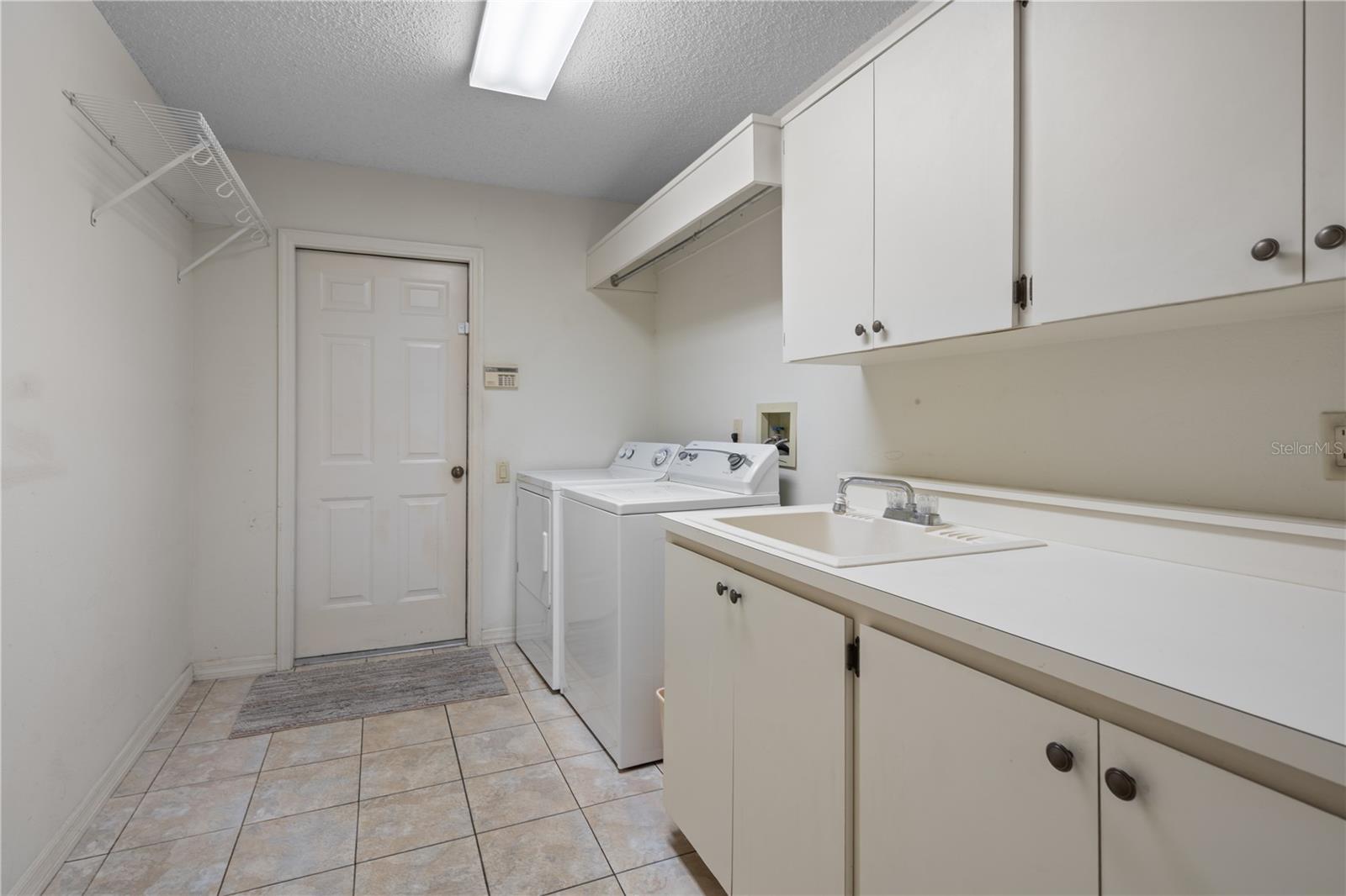 3225 GLENWOOD CIR — photo 49