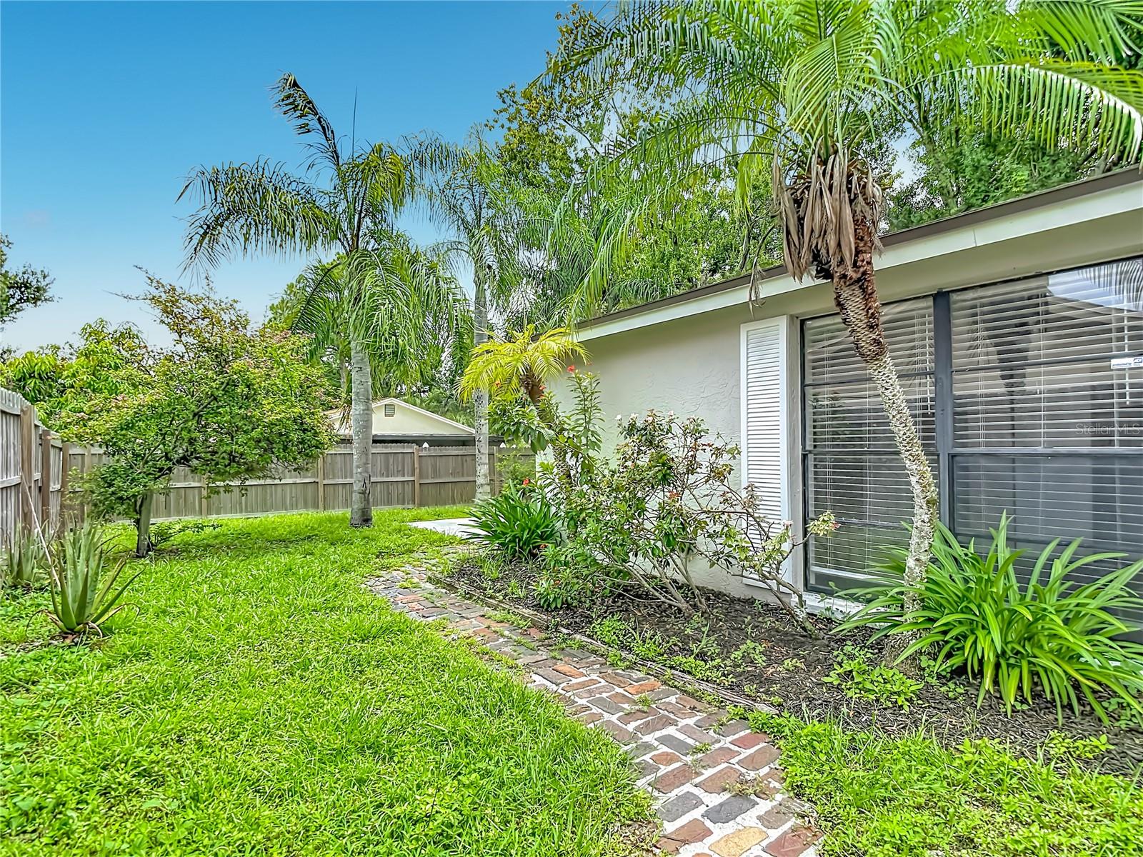 6701 VILLAGE GROVE CT — photo 32
