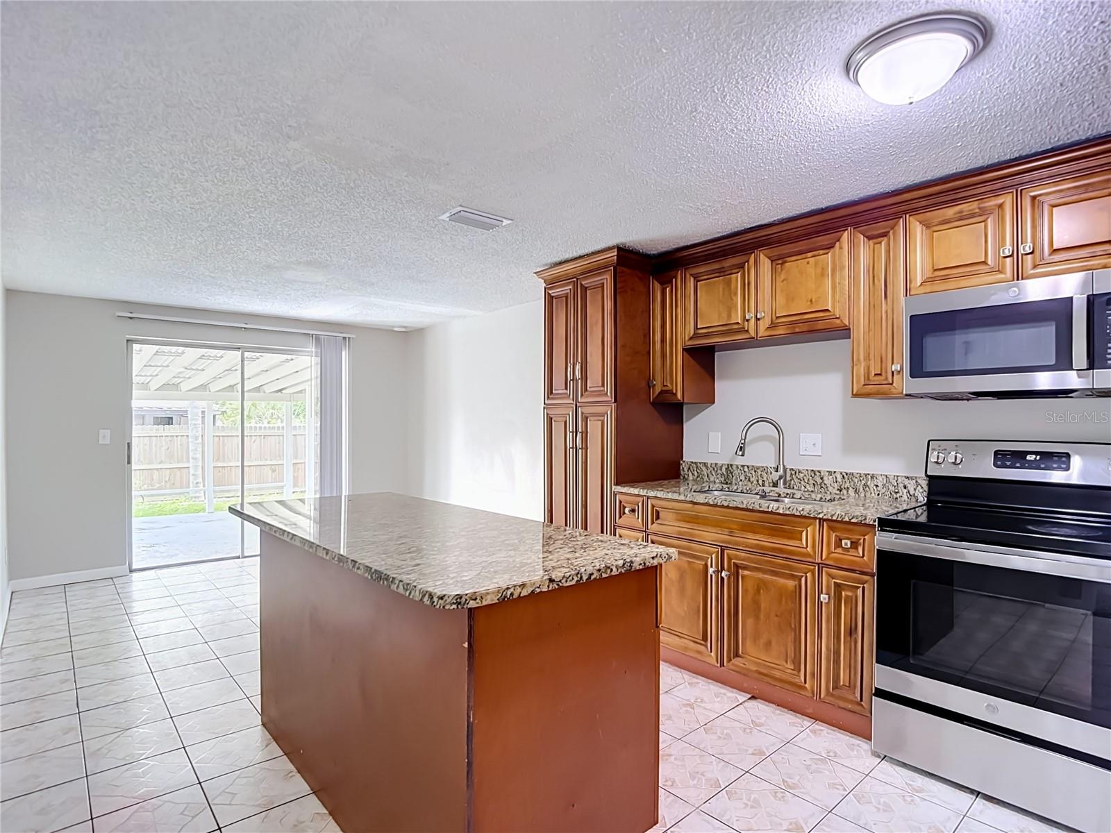 6701 VILLAGE GROVE CT — photo 9