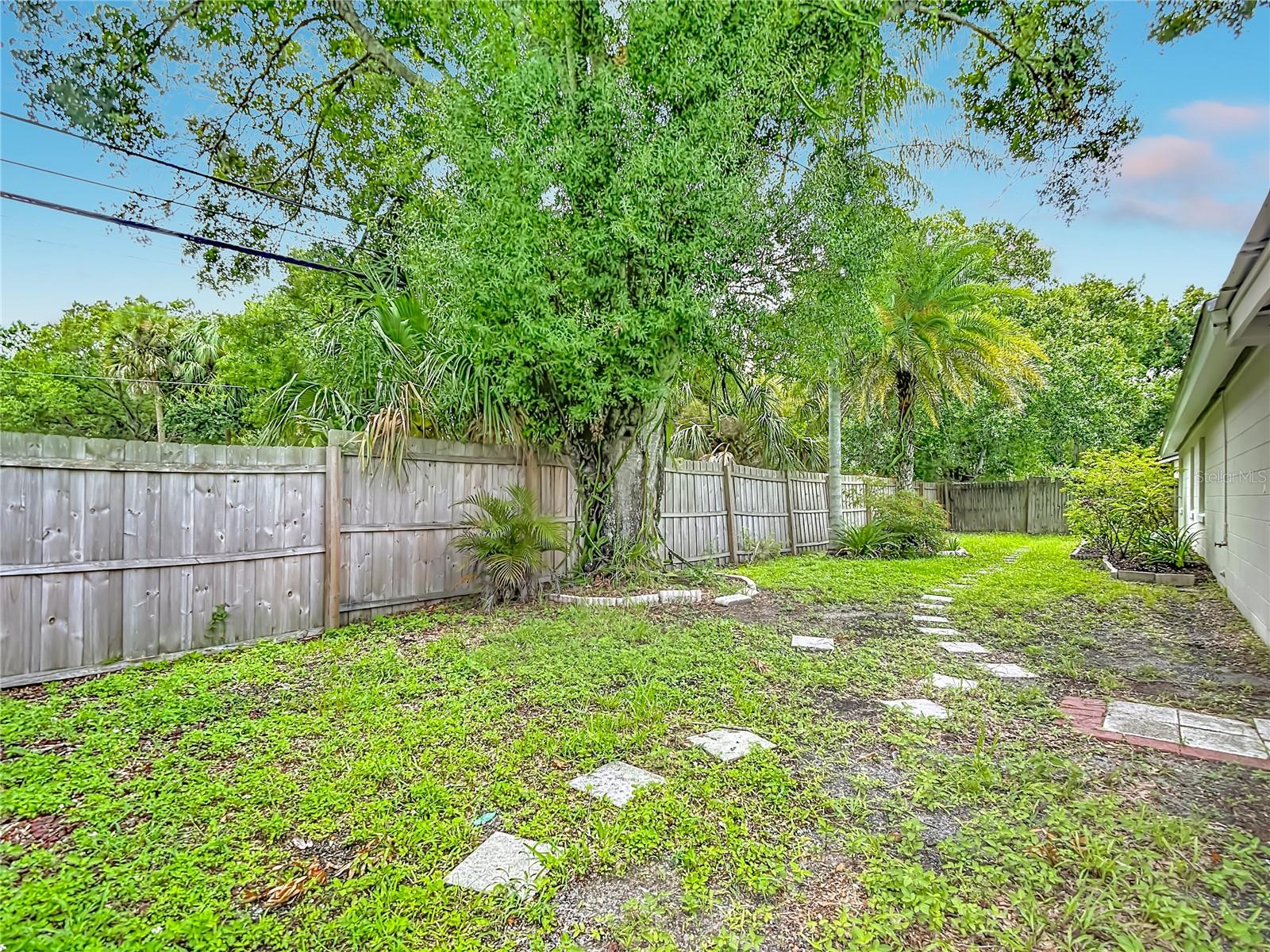6701 VILLAGE GROVE CT — photo 31