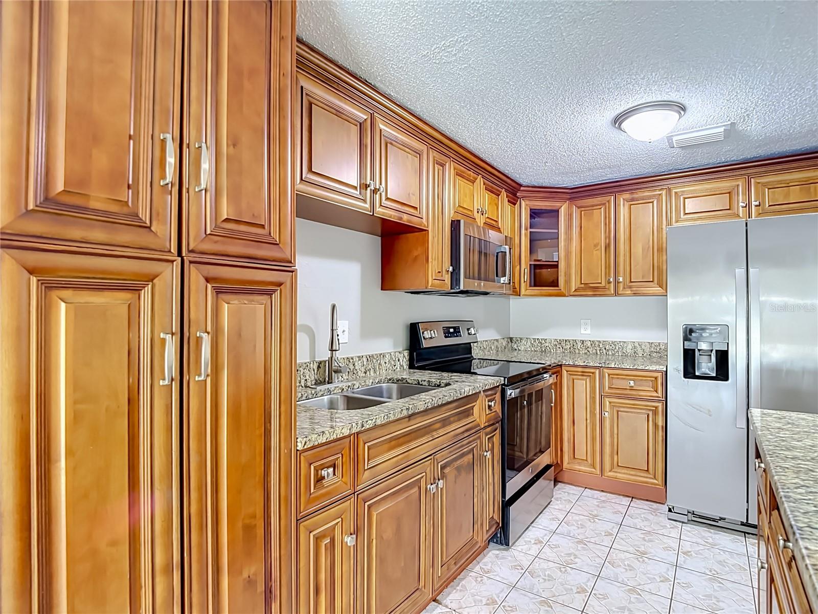 6701 VILLAGE GROVE CT — photo 12