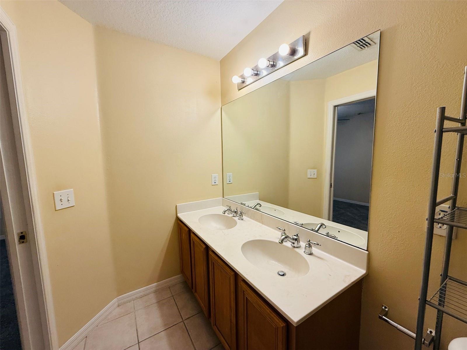 8533 TRAIL WIND DR — photo 16