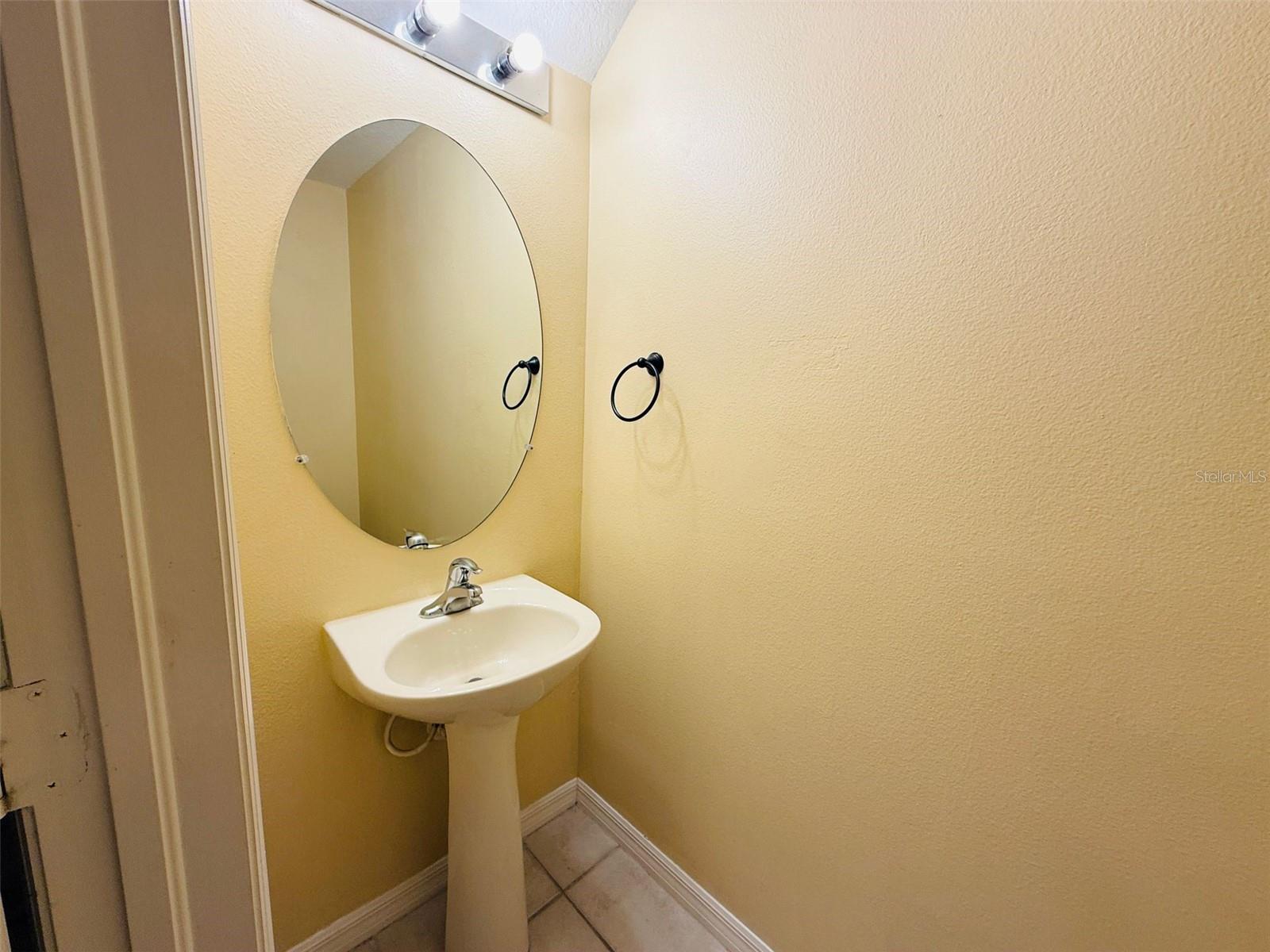 8533 TRAIL WIND DR — photo 10