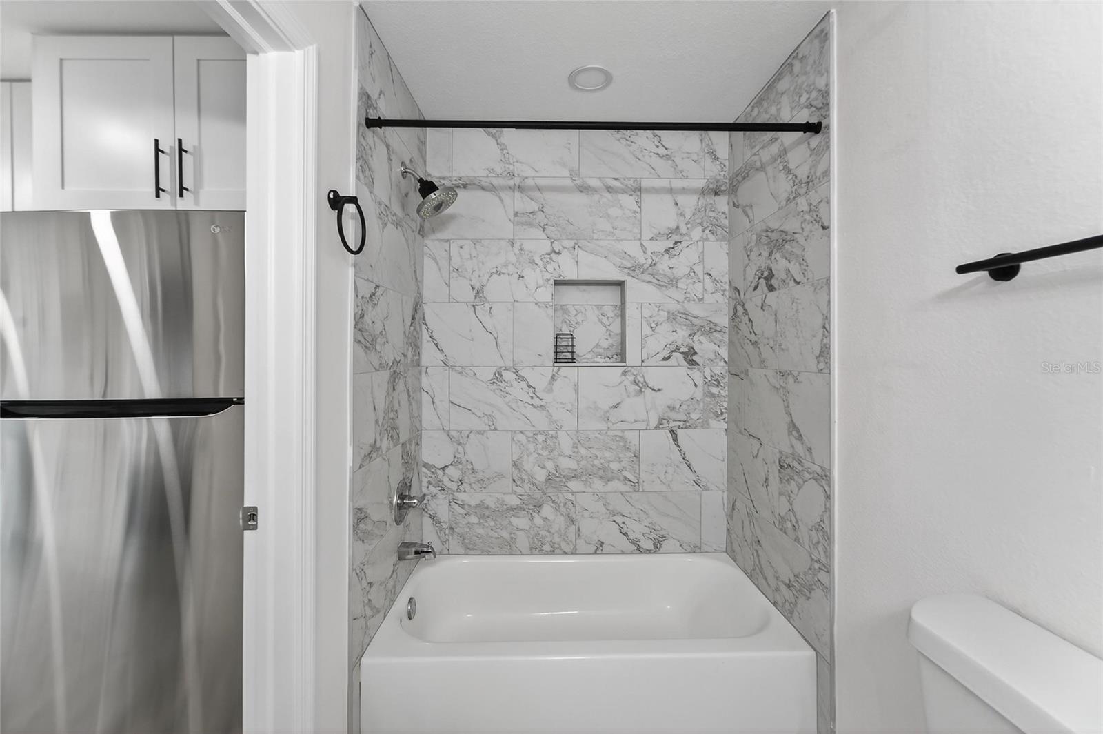 2525 W BEACH ST — photo 16