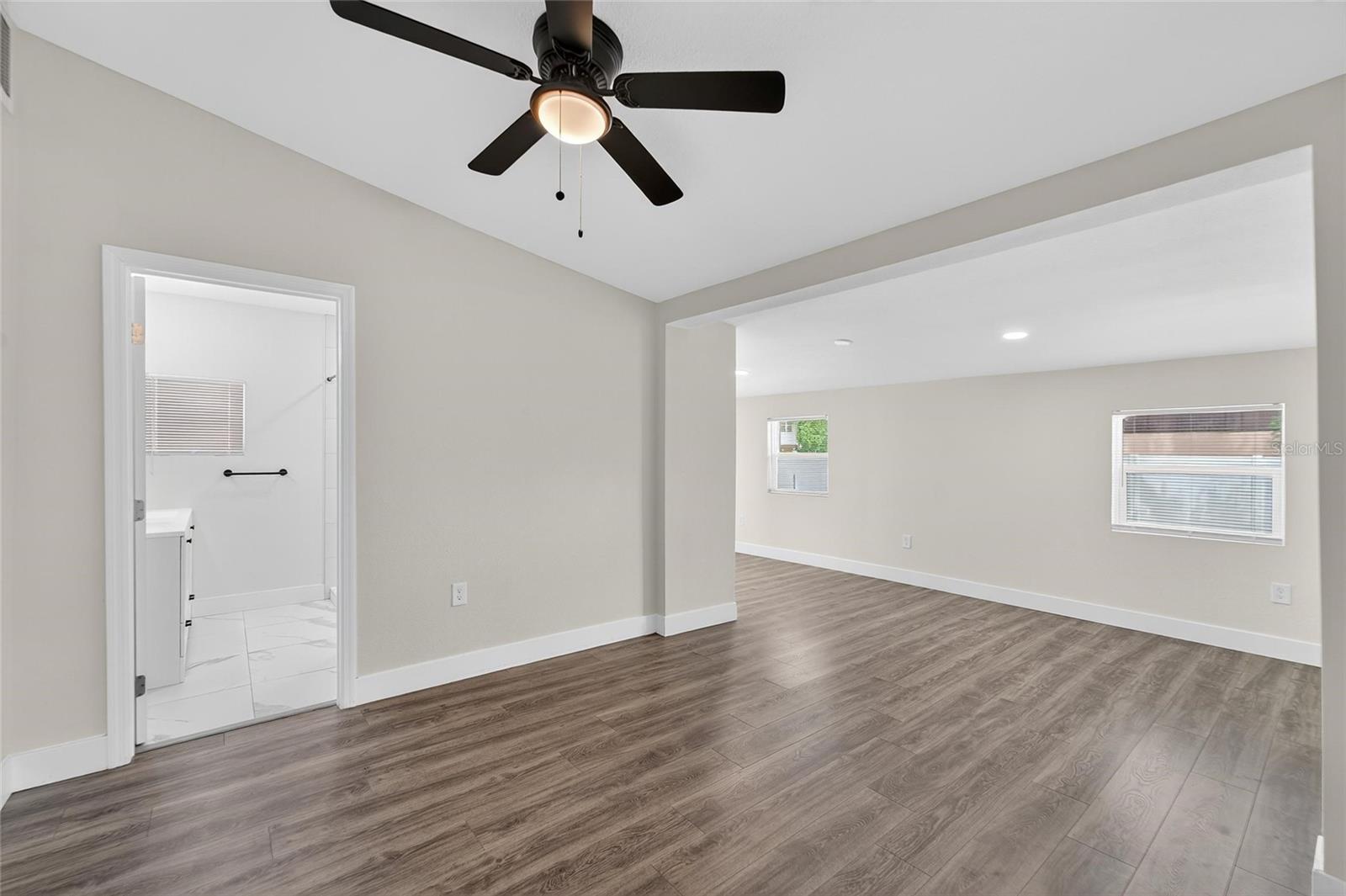 2525 W BEACH ST — photo 29