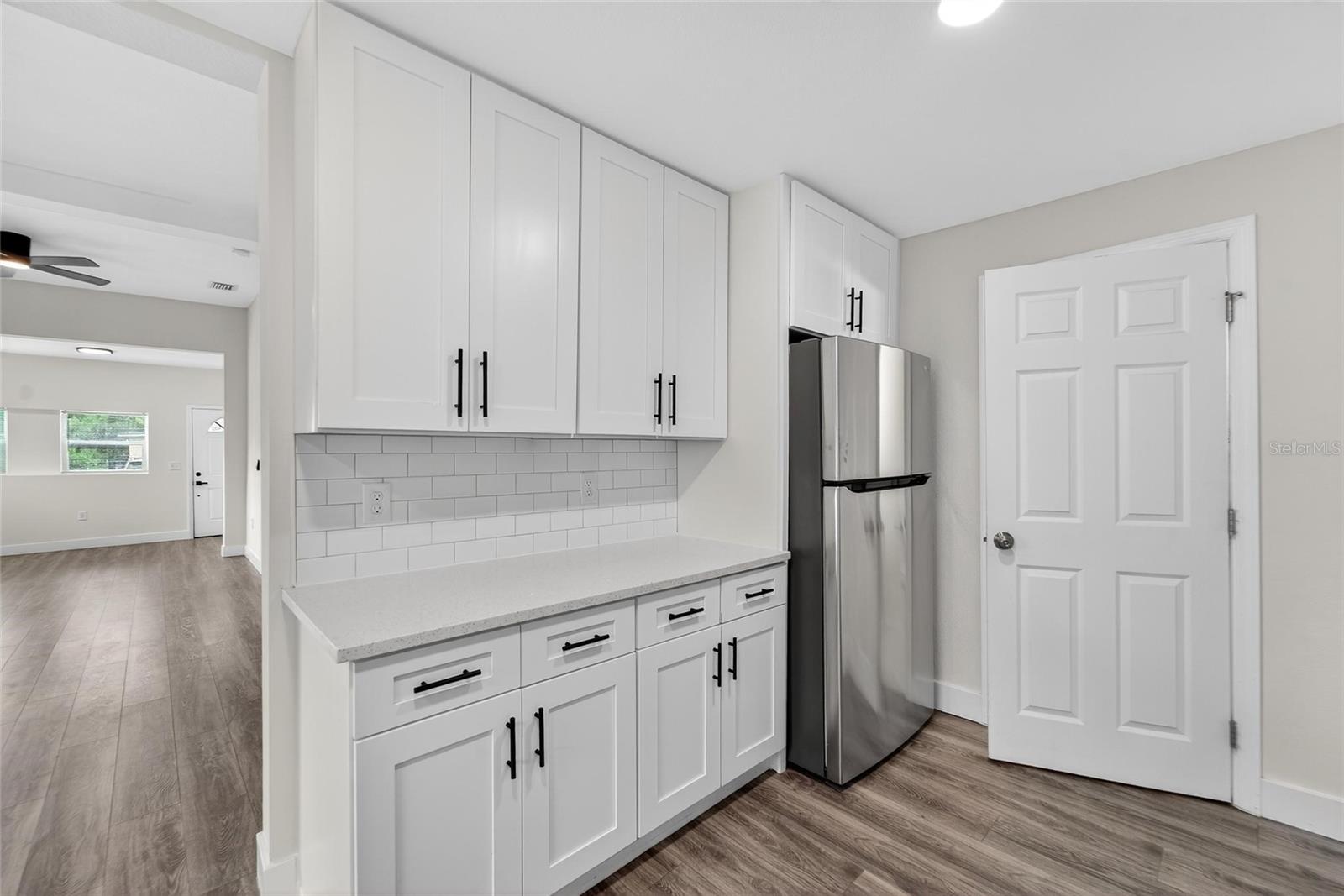 2525 W BEACH ST — photo 13