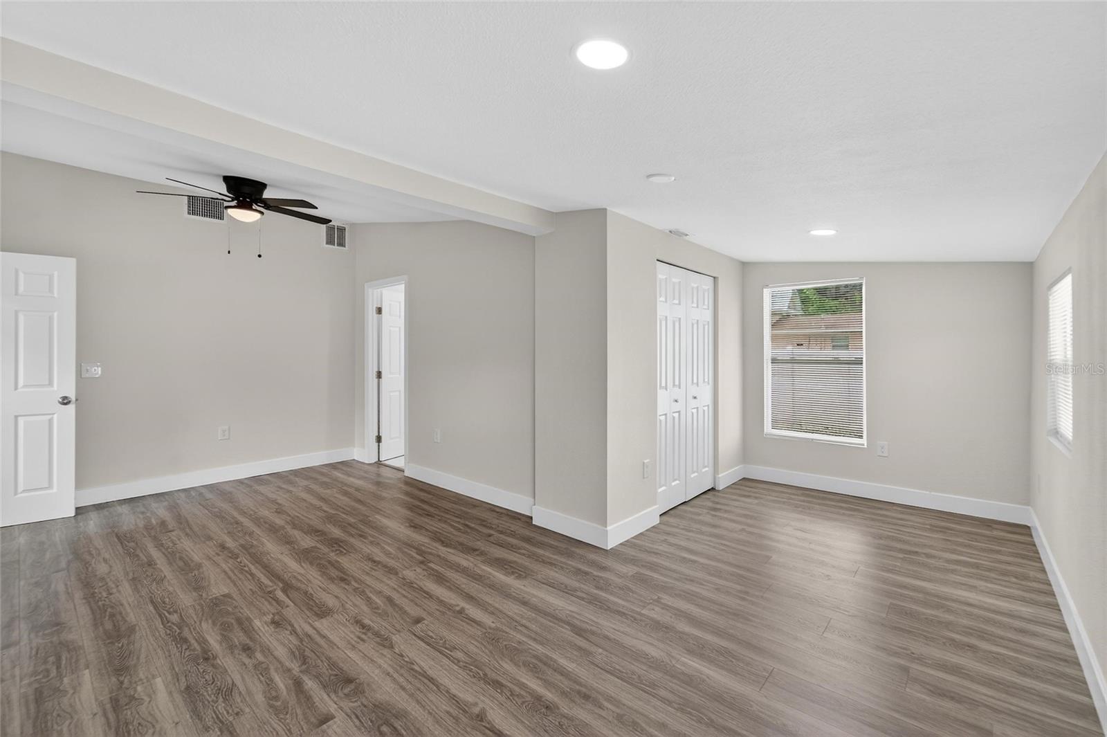 2525 W BEACH ST — photo 31