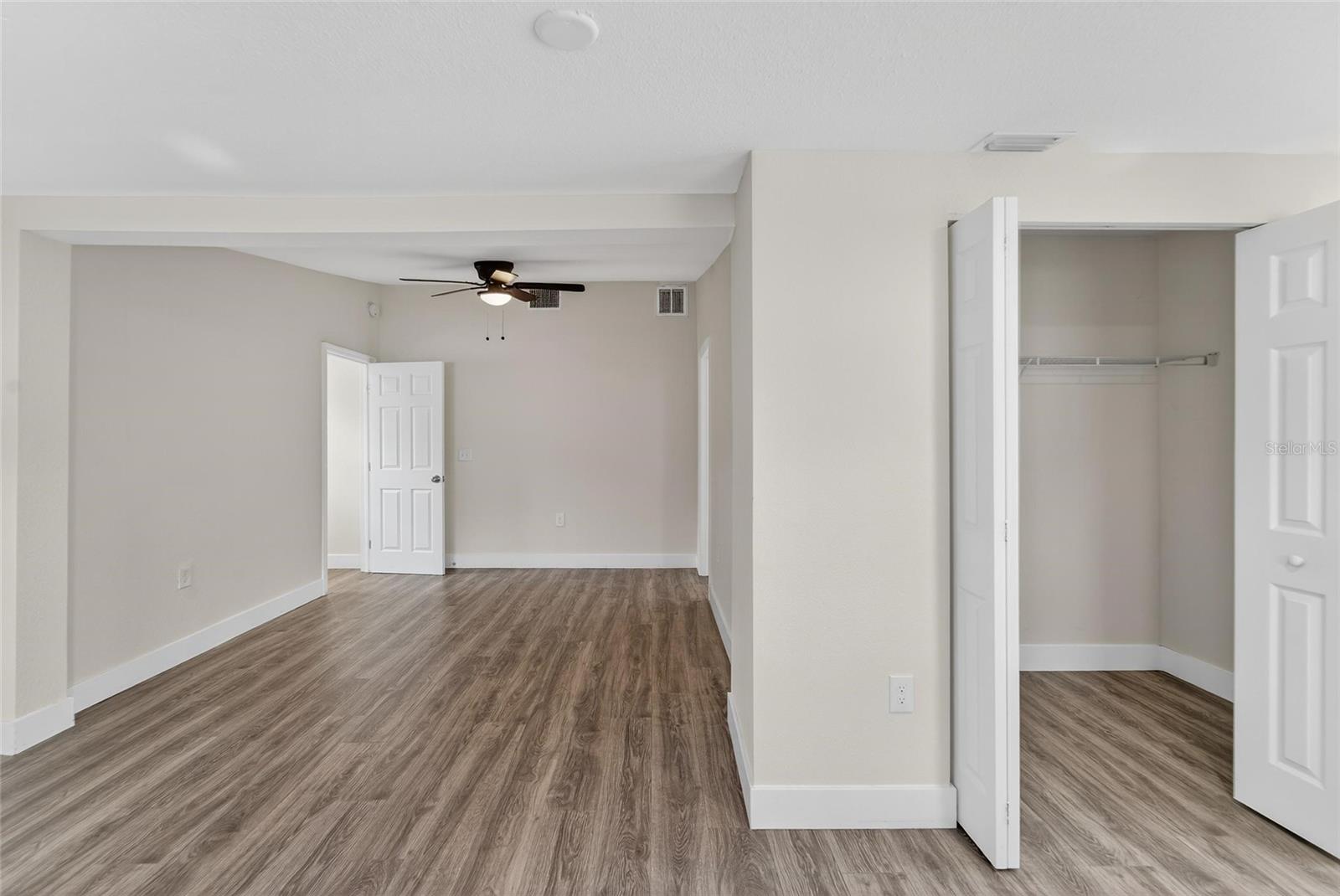2525 W BEACH ST — photo 34