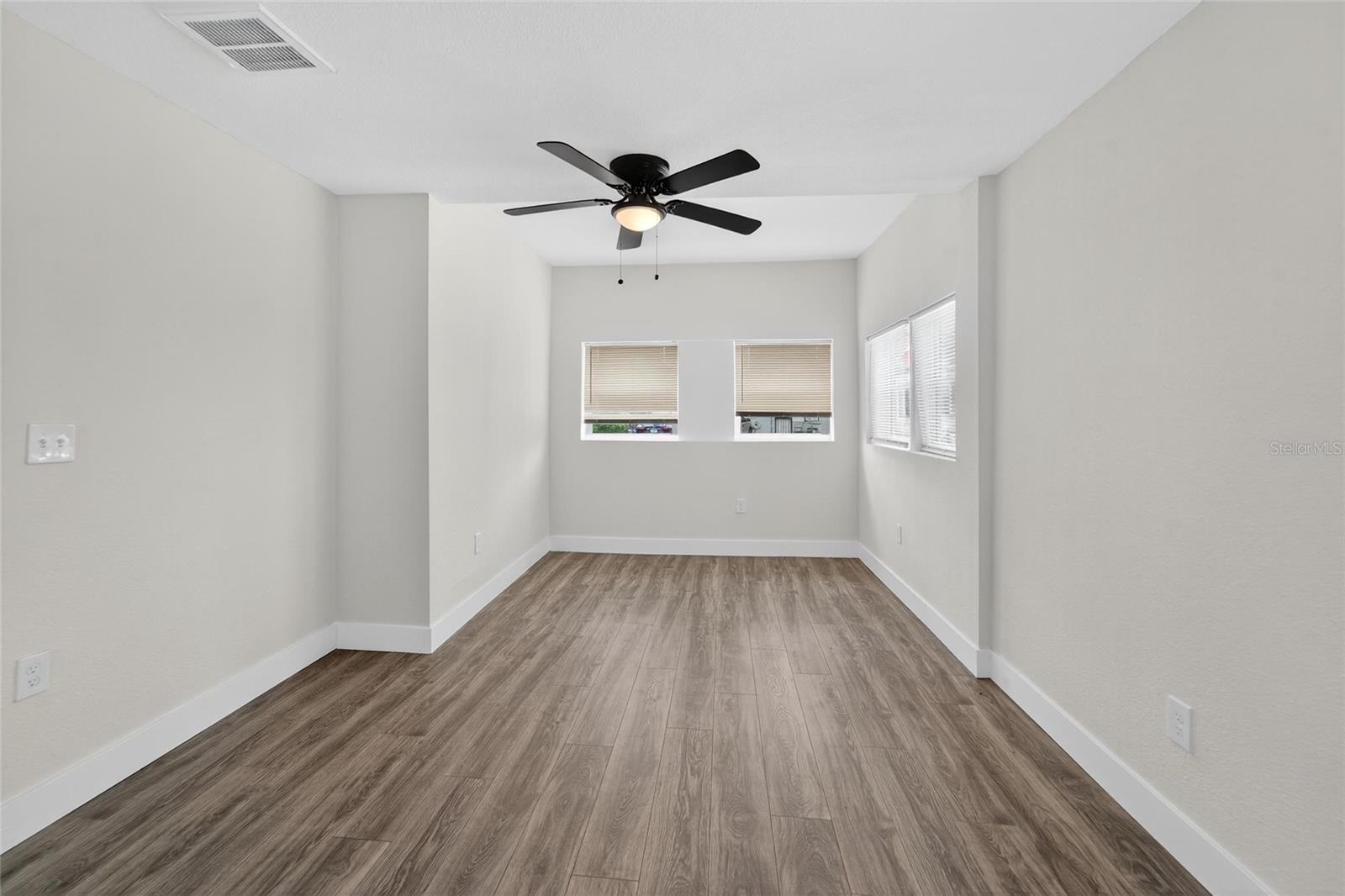 2525 W BEACH ST — photo 27