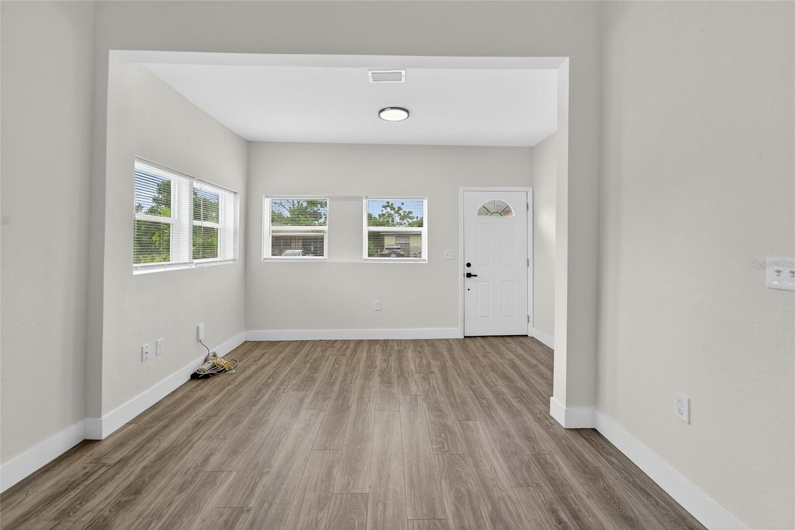 2525 W BEACH ST — photo 3