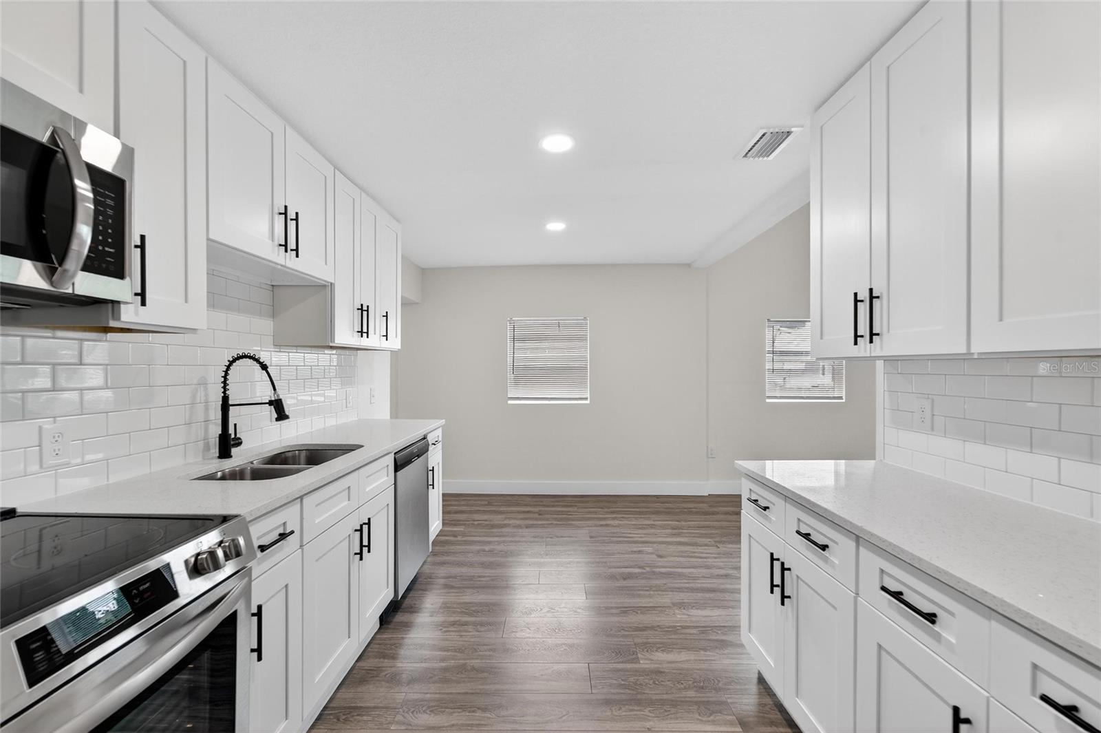 2525 W BEACH ST — photo 17