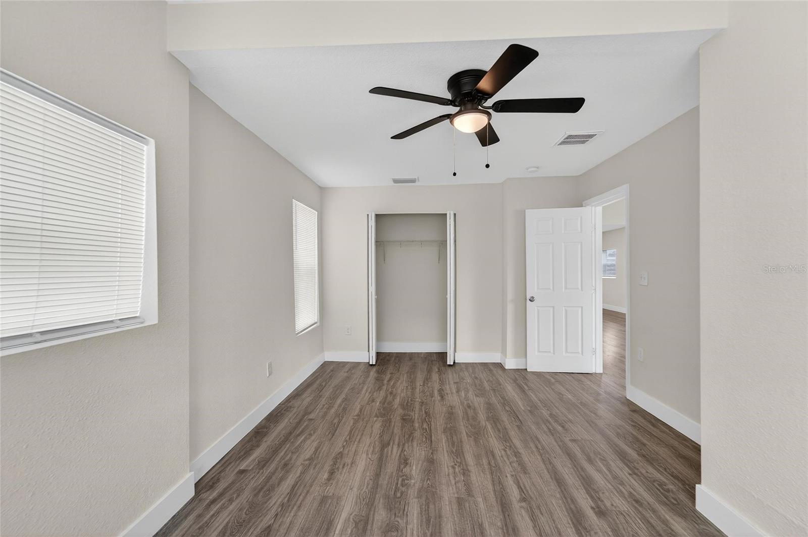 2525 W BEACH ST — photo 25