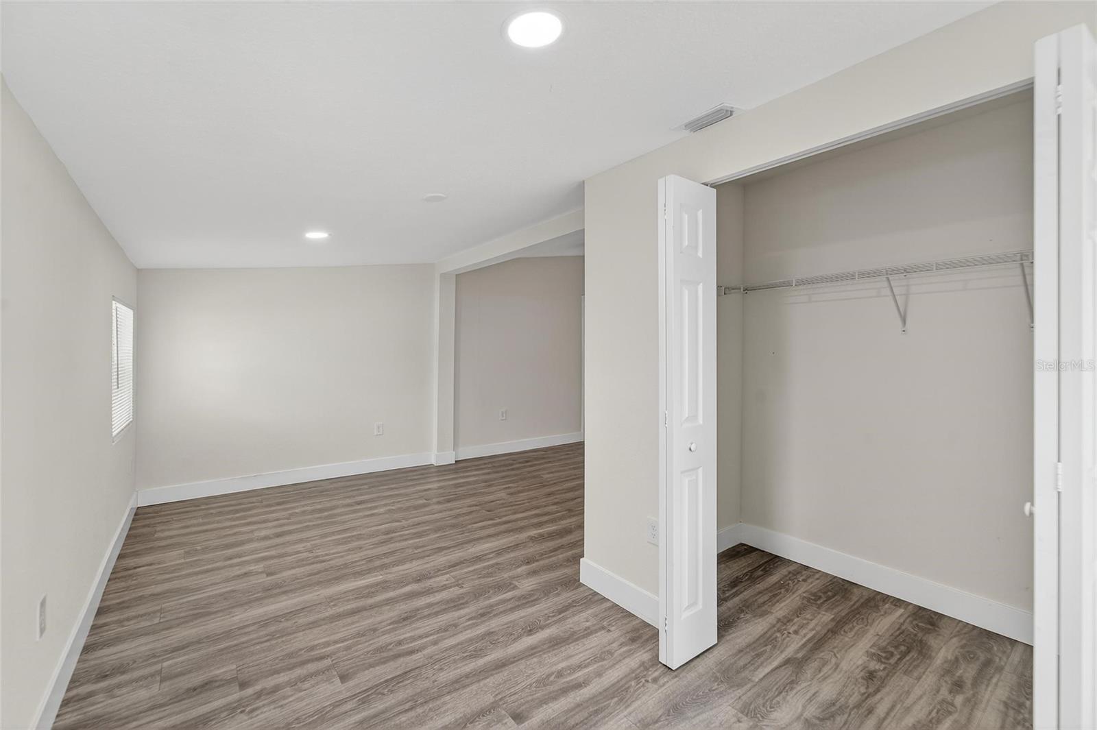 2525 W BEACH ST — photo 33