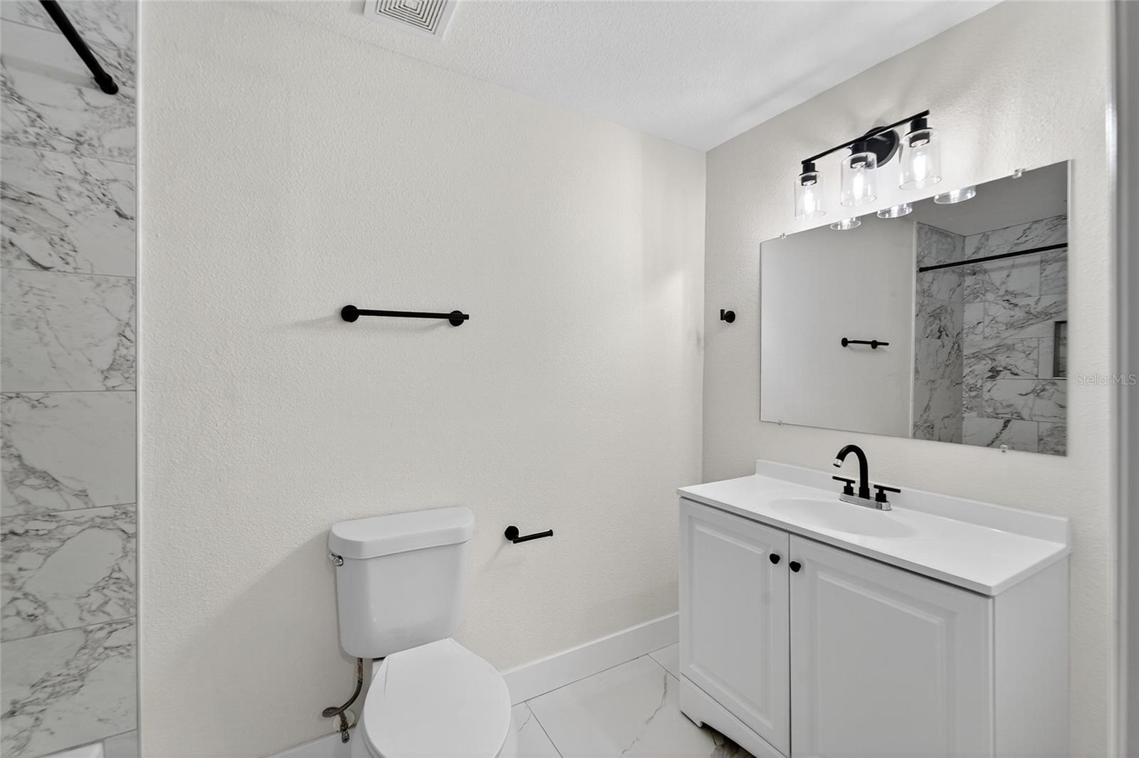 2525 W BEACH ST — photo 15