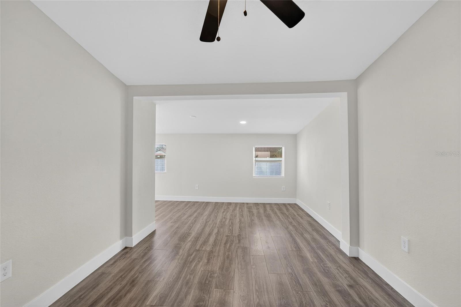 2525 W BEACH ST — photo 30