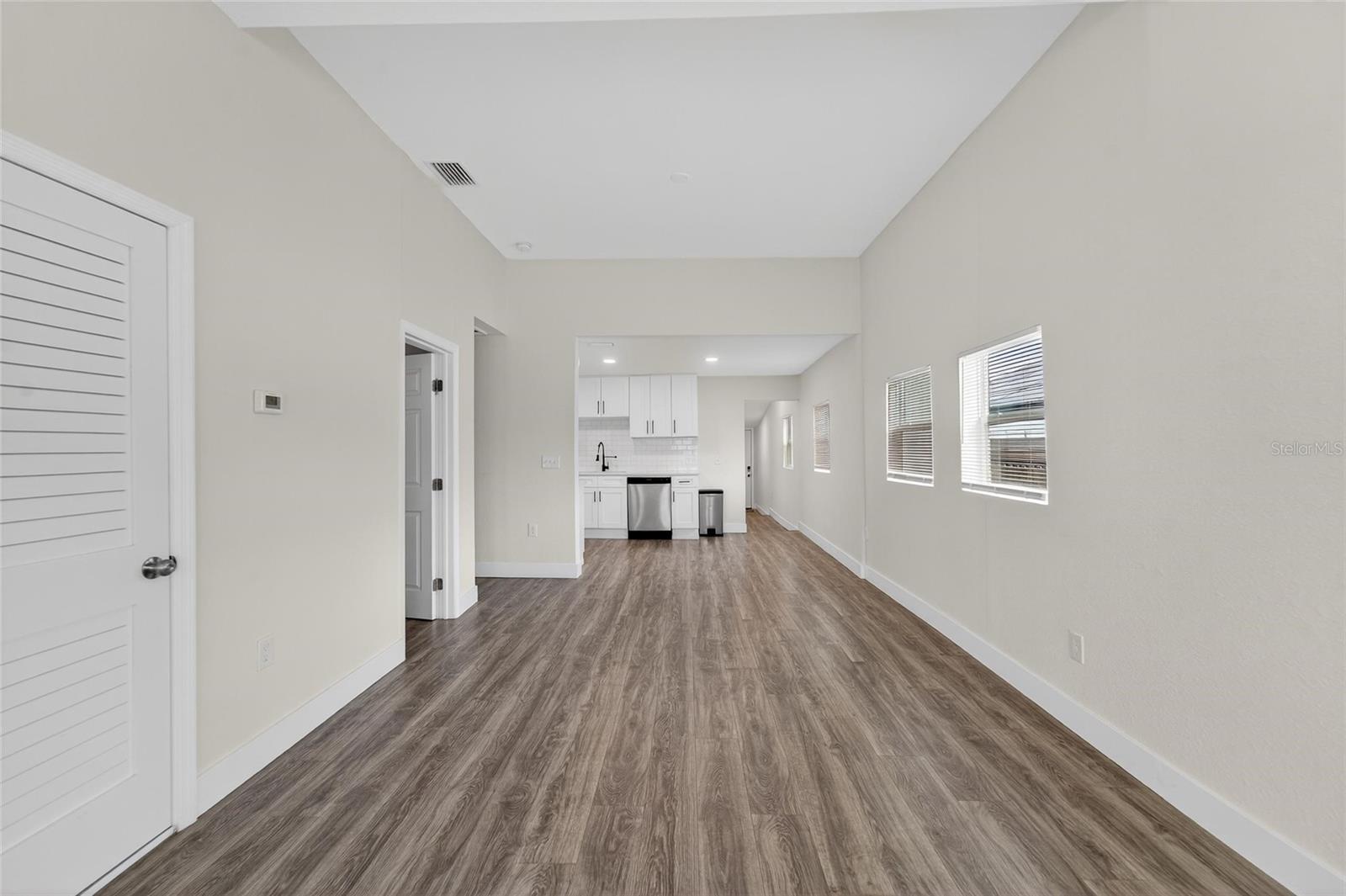 2525 W BEACH ST — photo 4