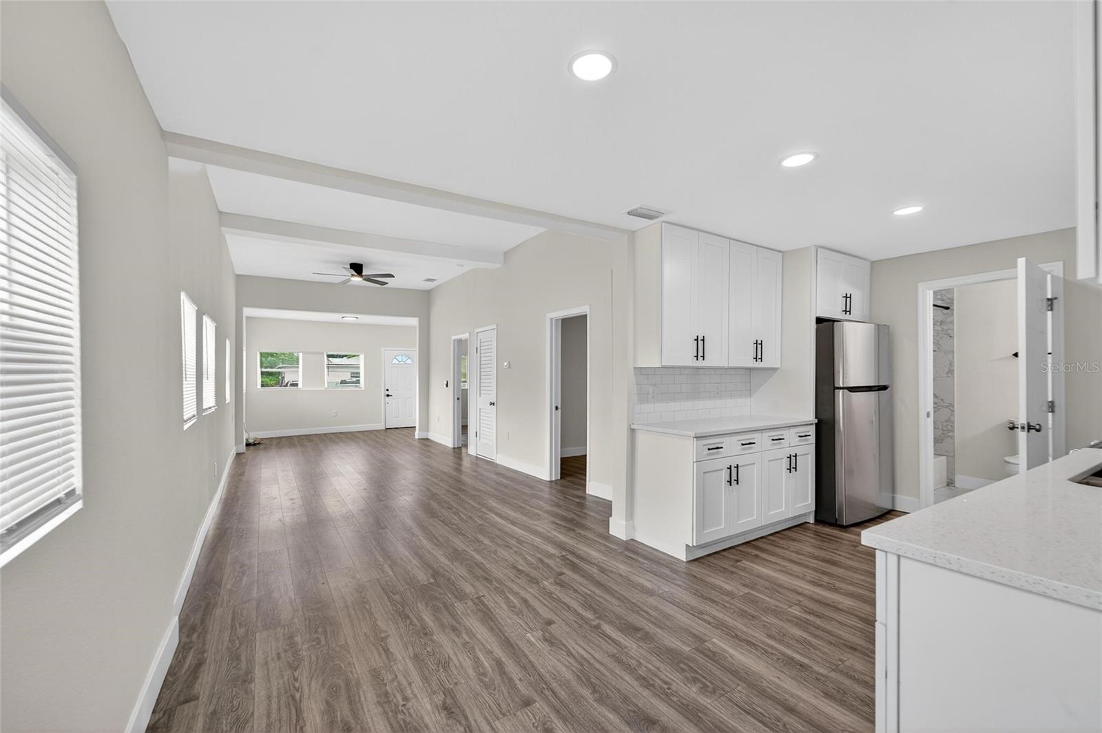2525 W BEACH ST — photo 18