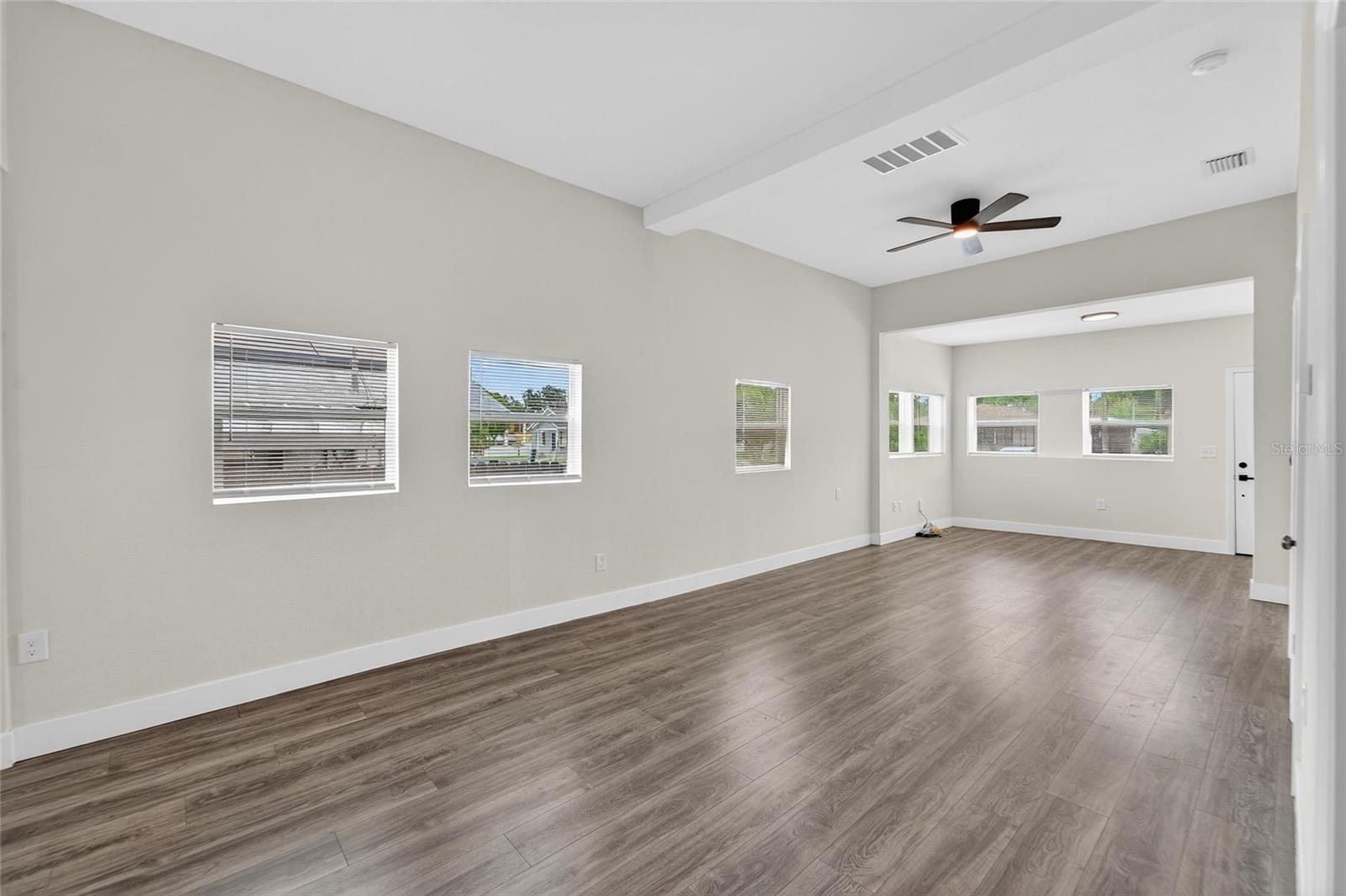 2525 W BEACH ST — photo 9