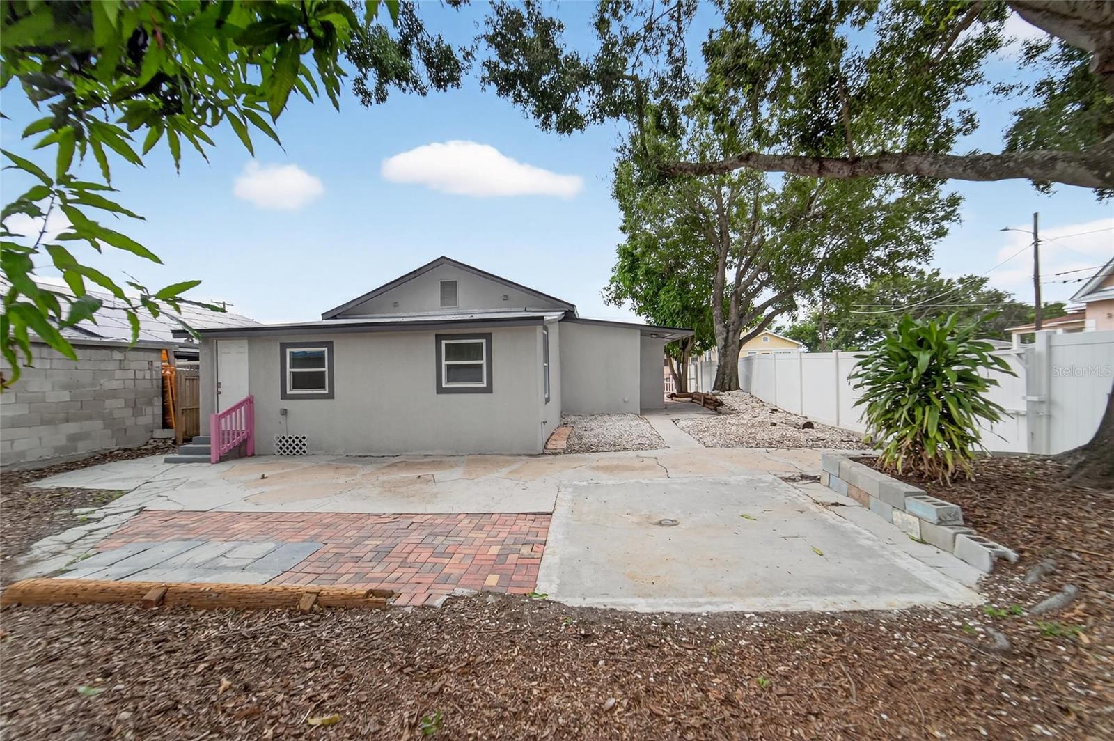 2525 W BEACH ST — photo 40