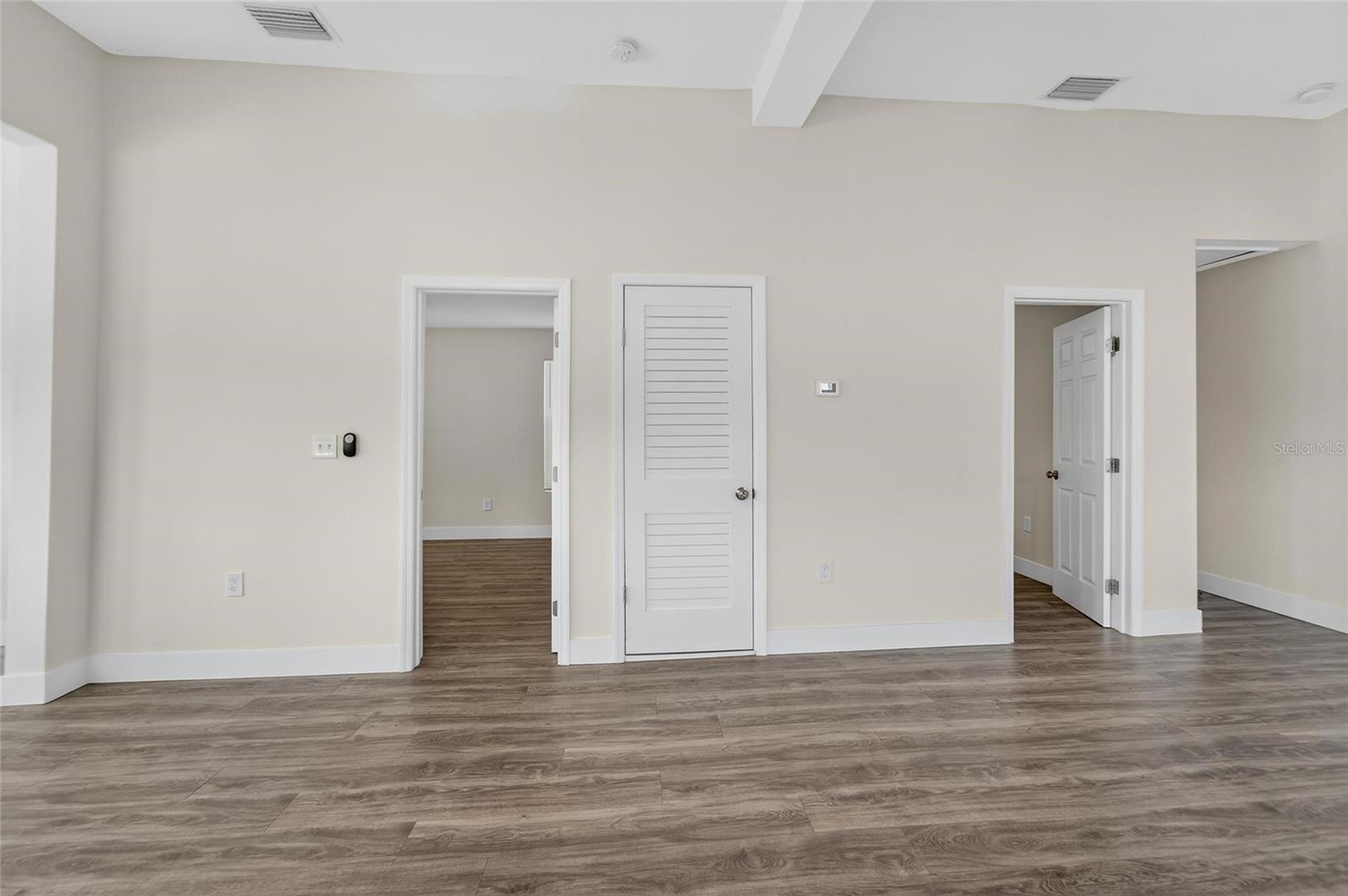 2525 W BEACH ST — photo 7