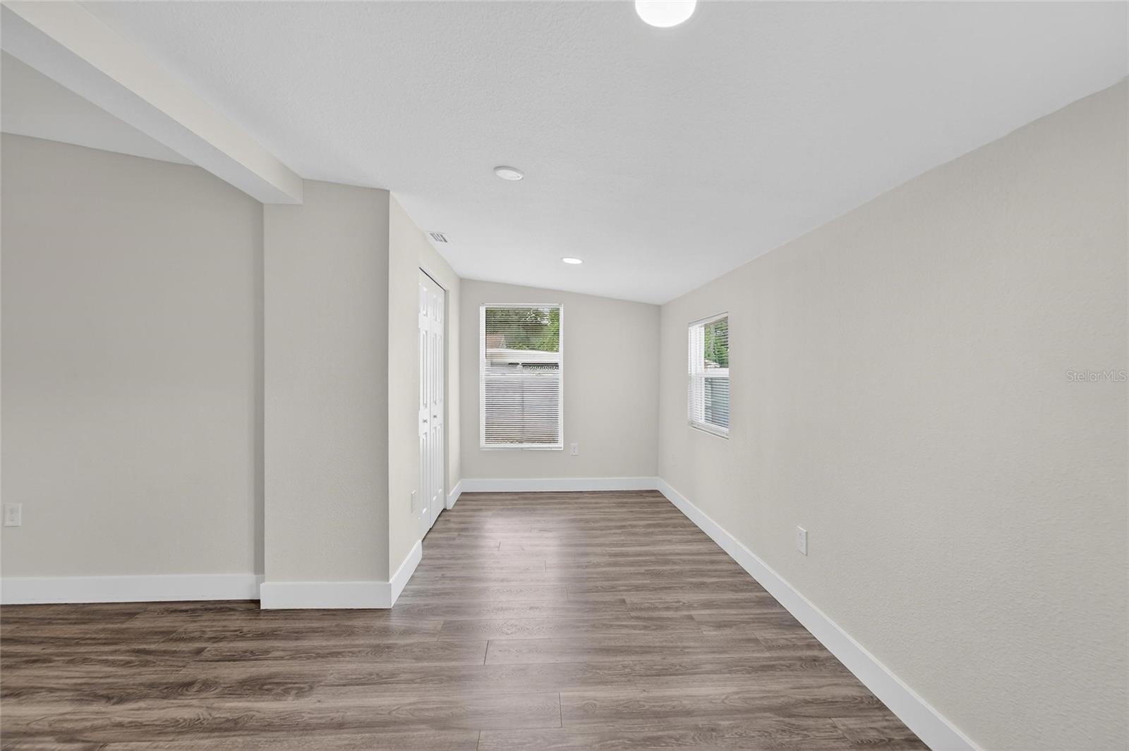 2525 W BEACH ST — photo 32