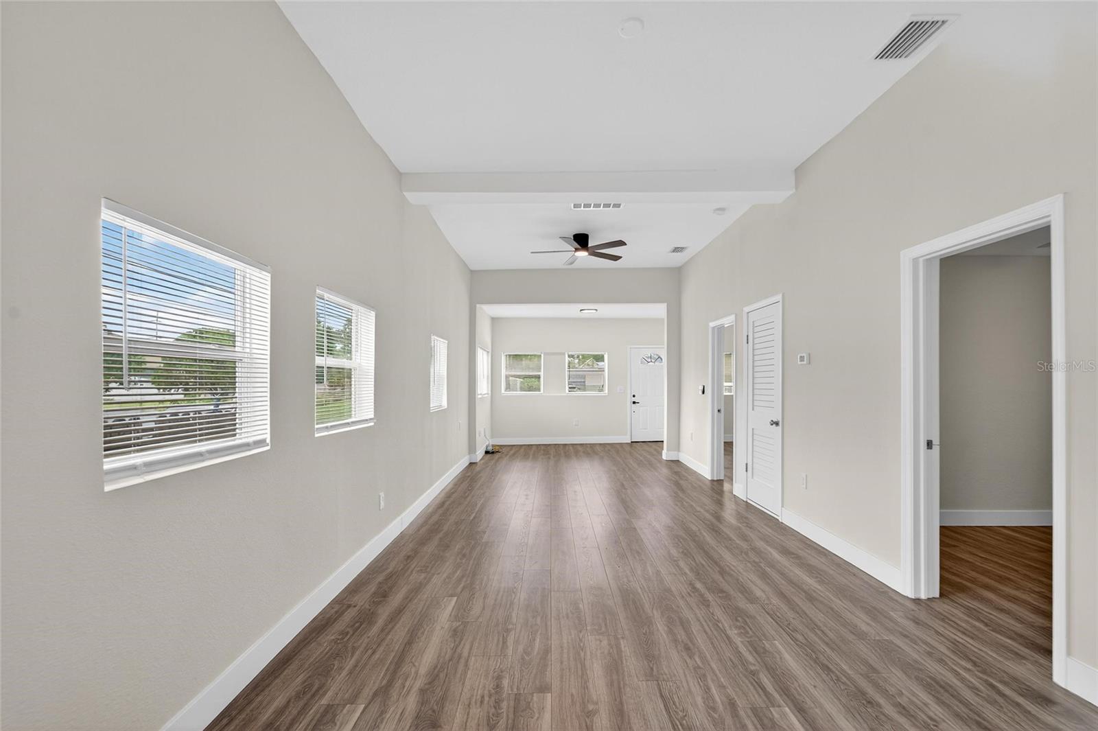 2525 W BEACH ST — photo 8