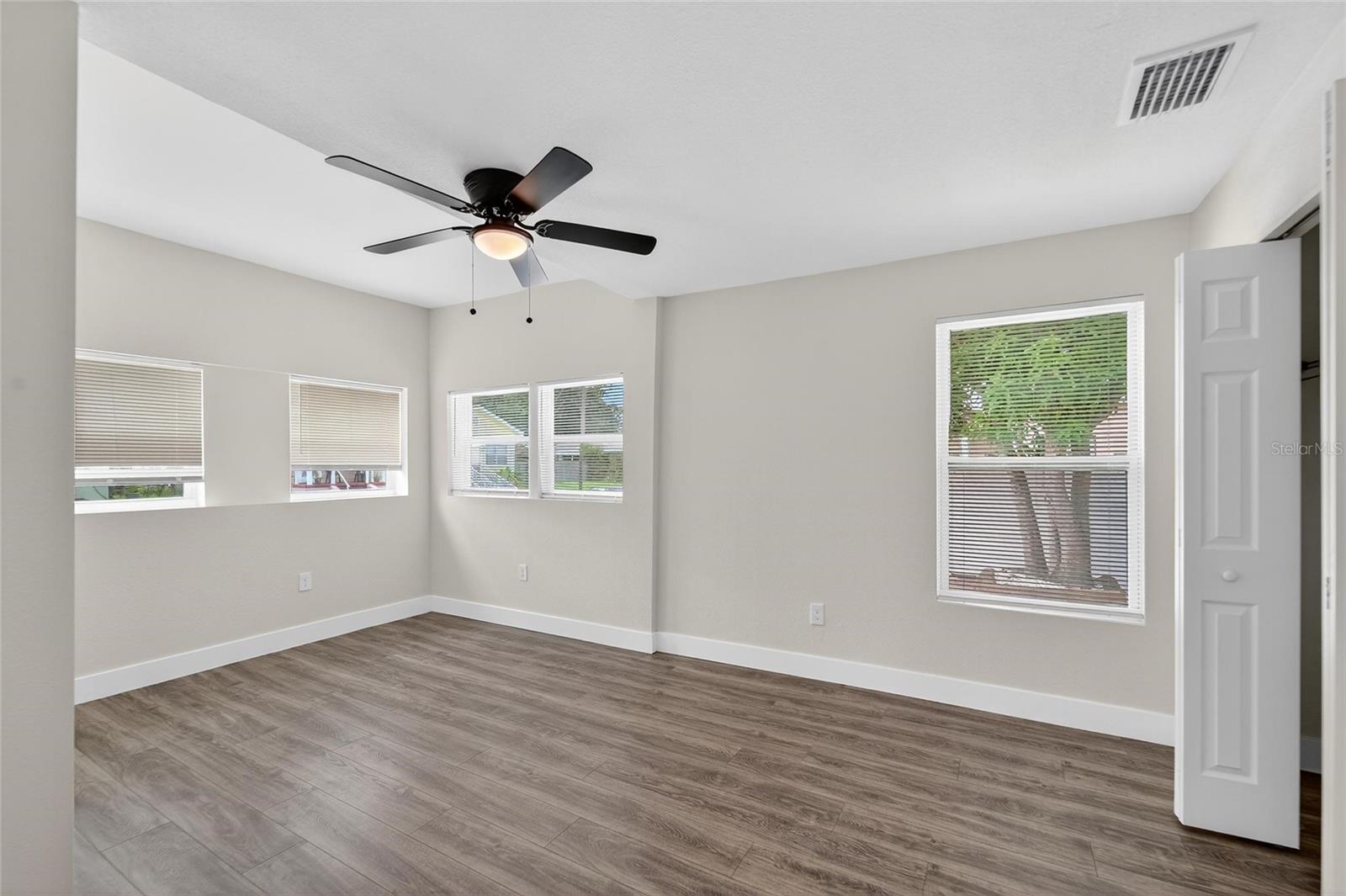2525 W BEACH ST — photo 28
