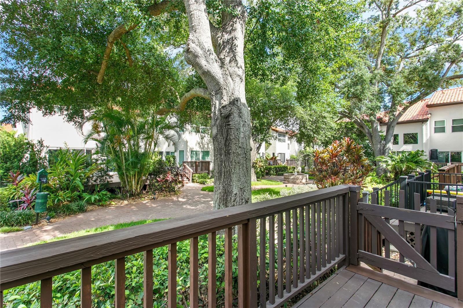 1116 SHIPWATCH CIR — photo 40