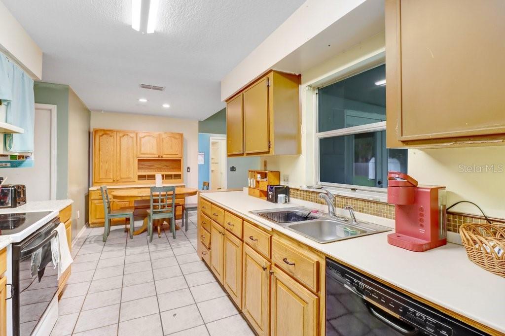 4908 CROCKETT CT — photo 33