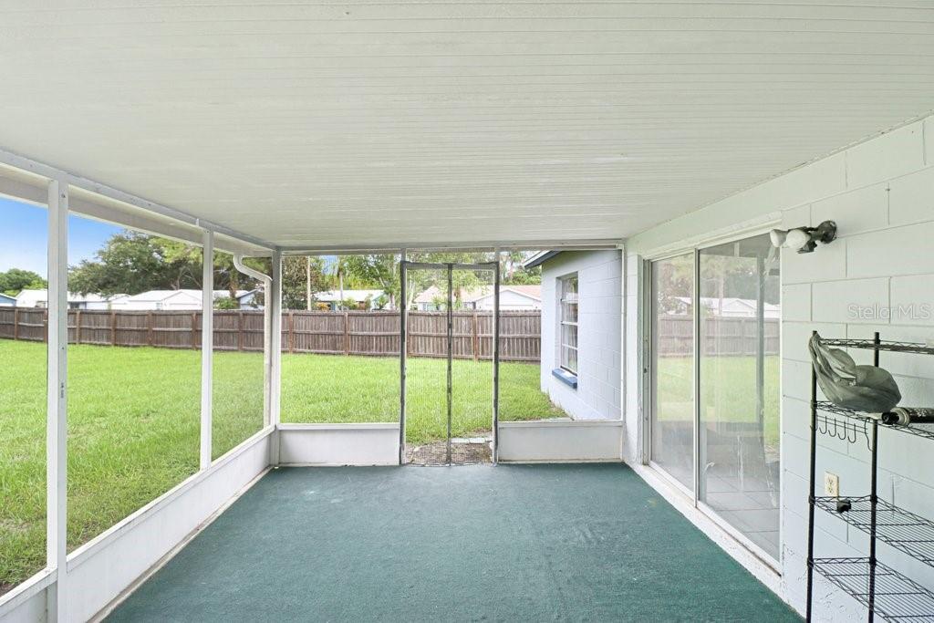 4908 CROCKETT CT — photo 35