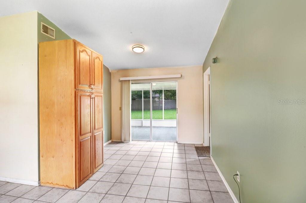 4908 CROCKETT CT — photo 17
