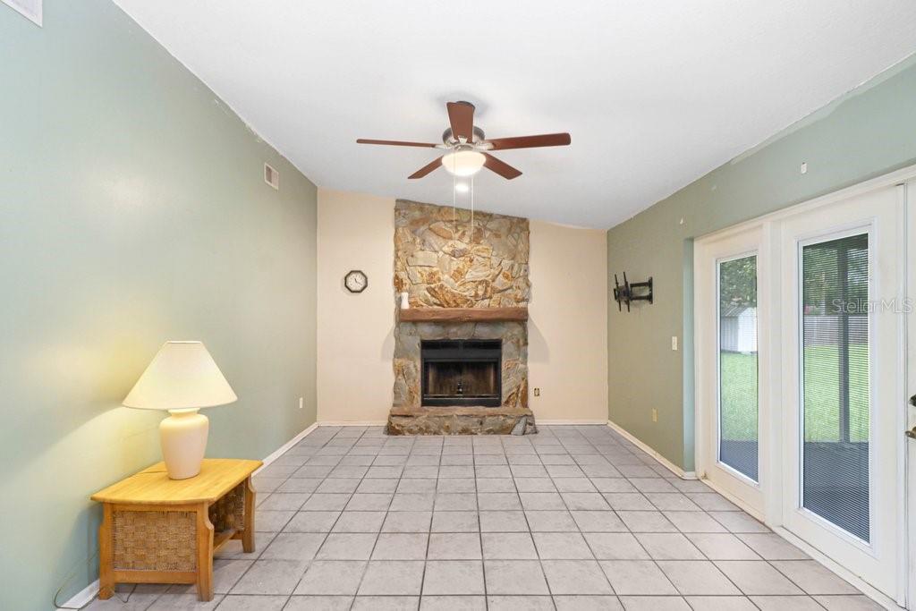4908 CROCKETT CT — photo 27