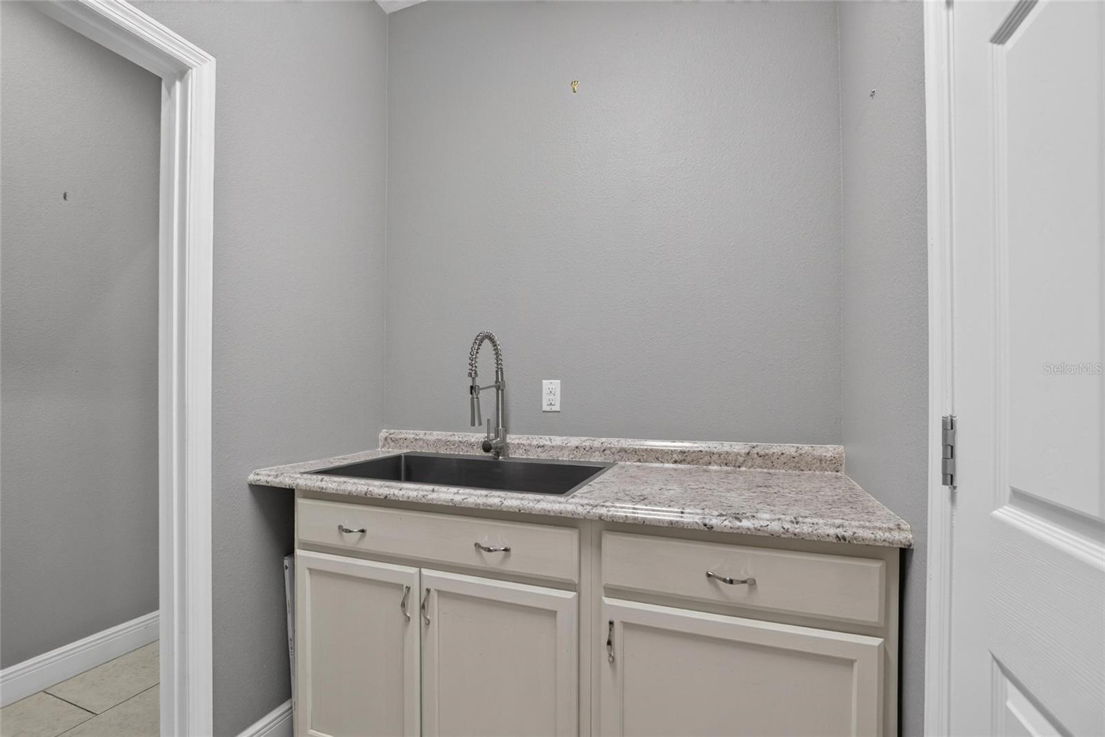 7029 OLD BENTON DR — photo 13