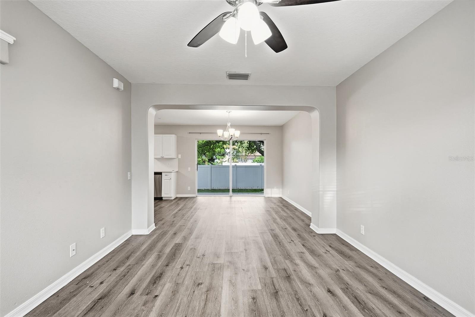 13157 THOROUGHBRED LOOP — photo 10